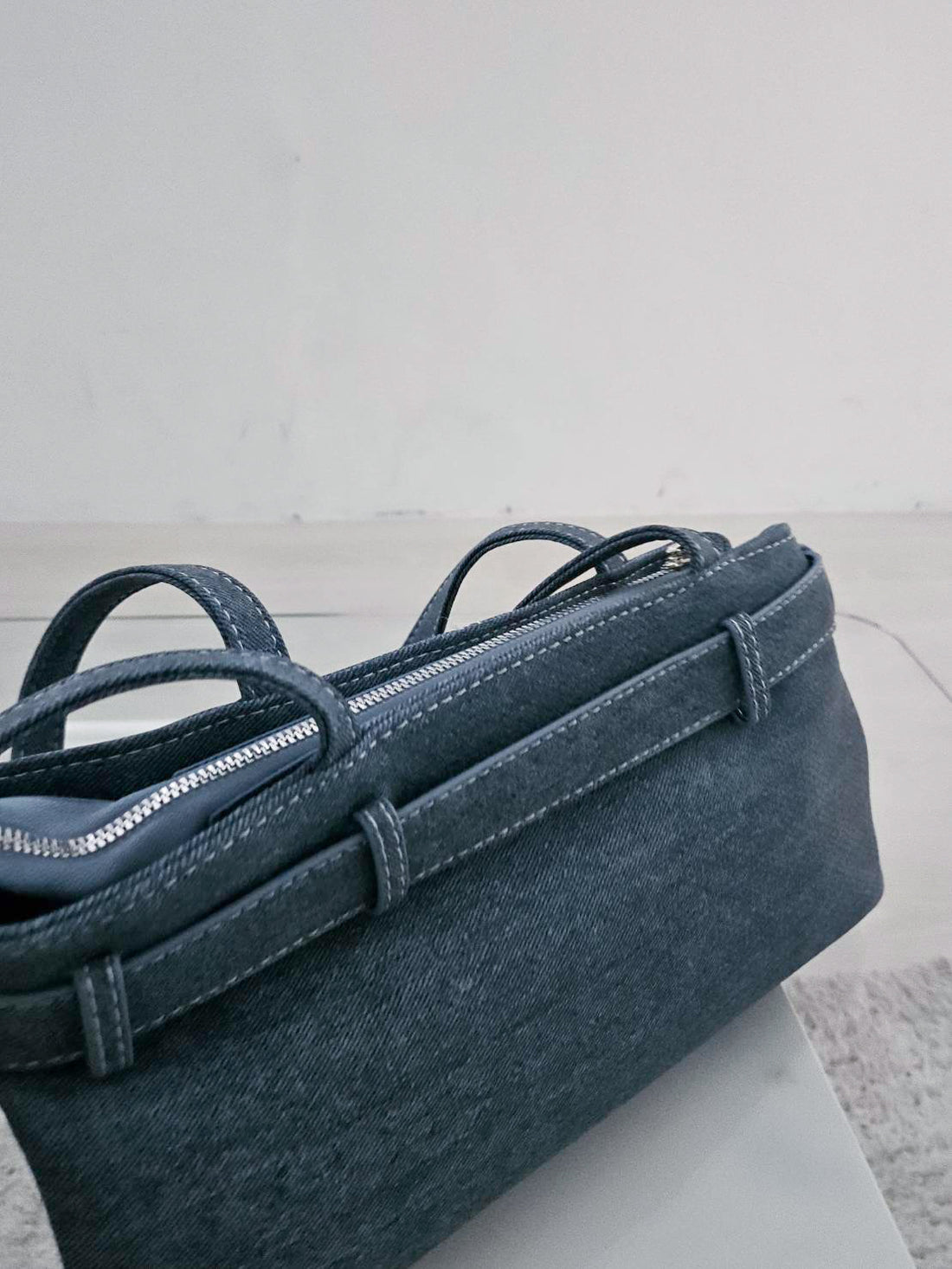 仿單寧感皮質肩背包