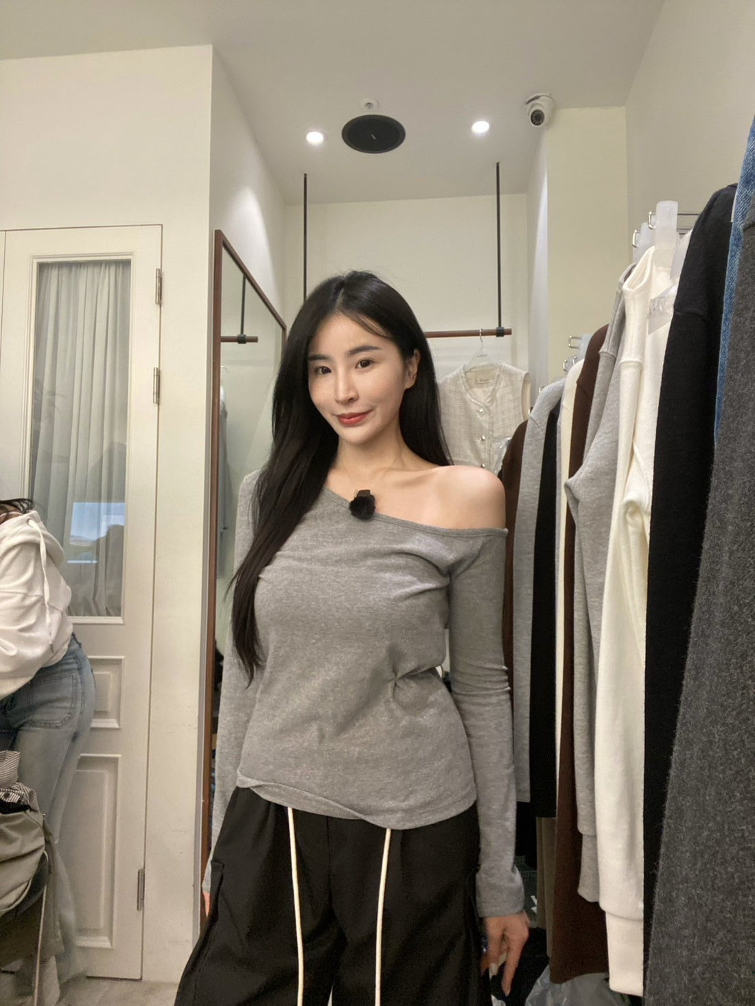 A02 斜肩彈力上衣