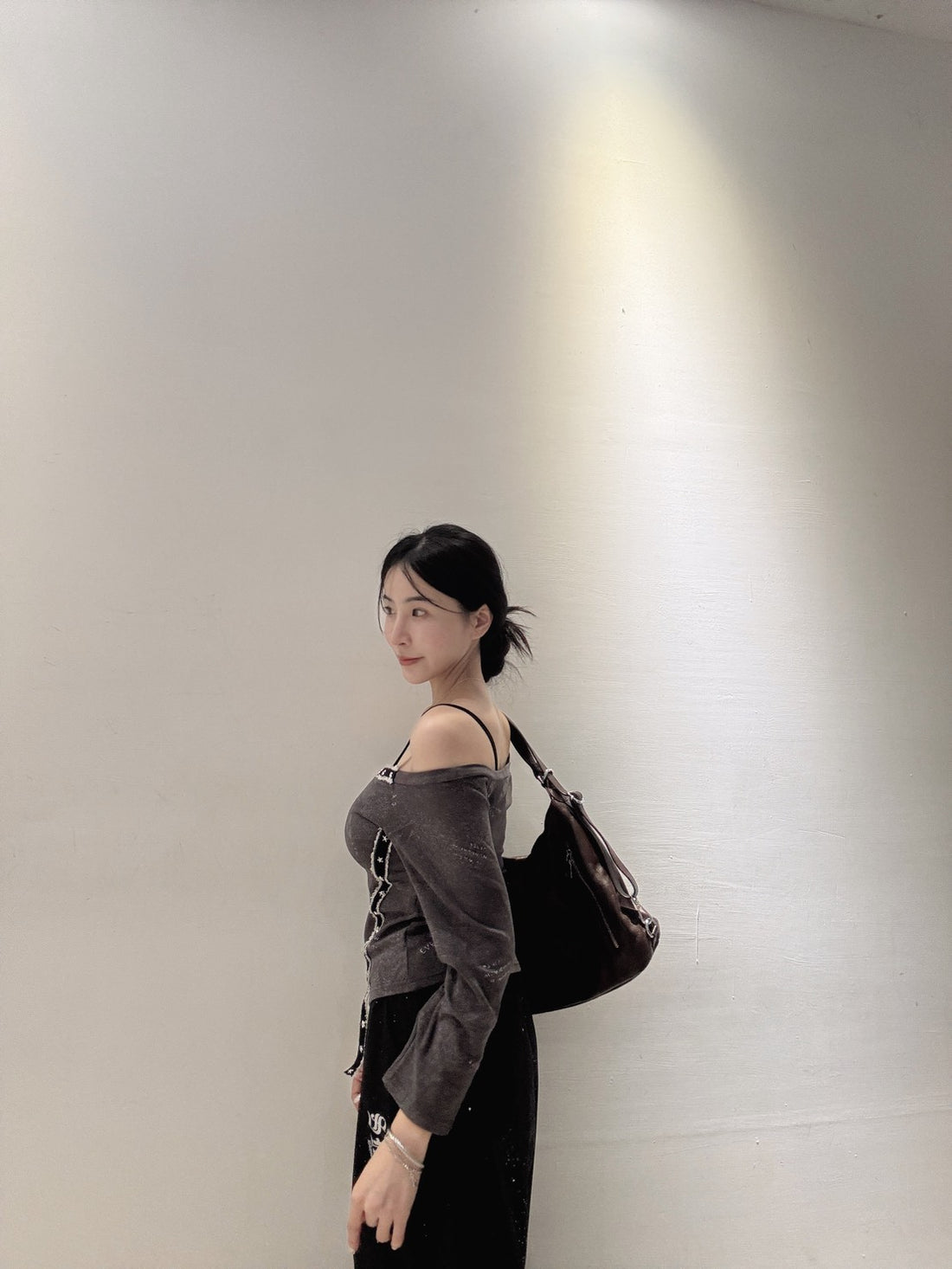 鉚釘彈力平肩上衣