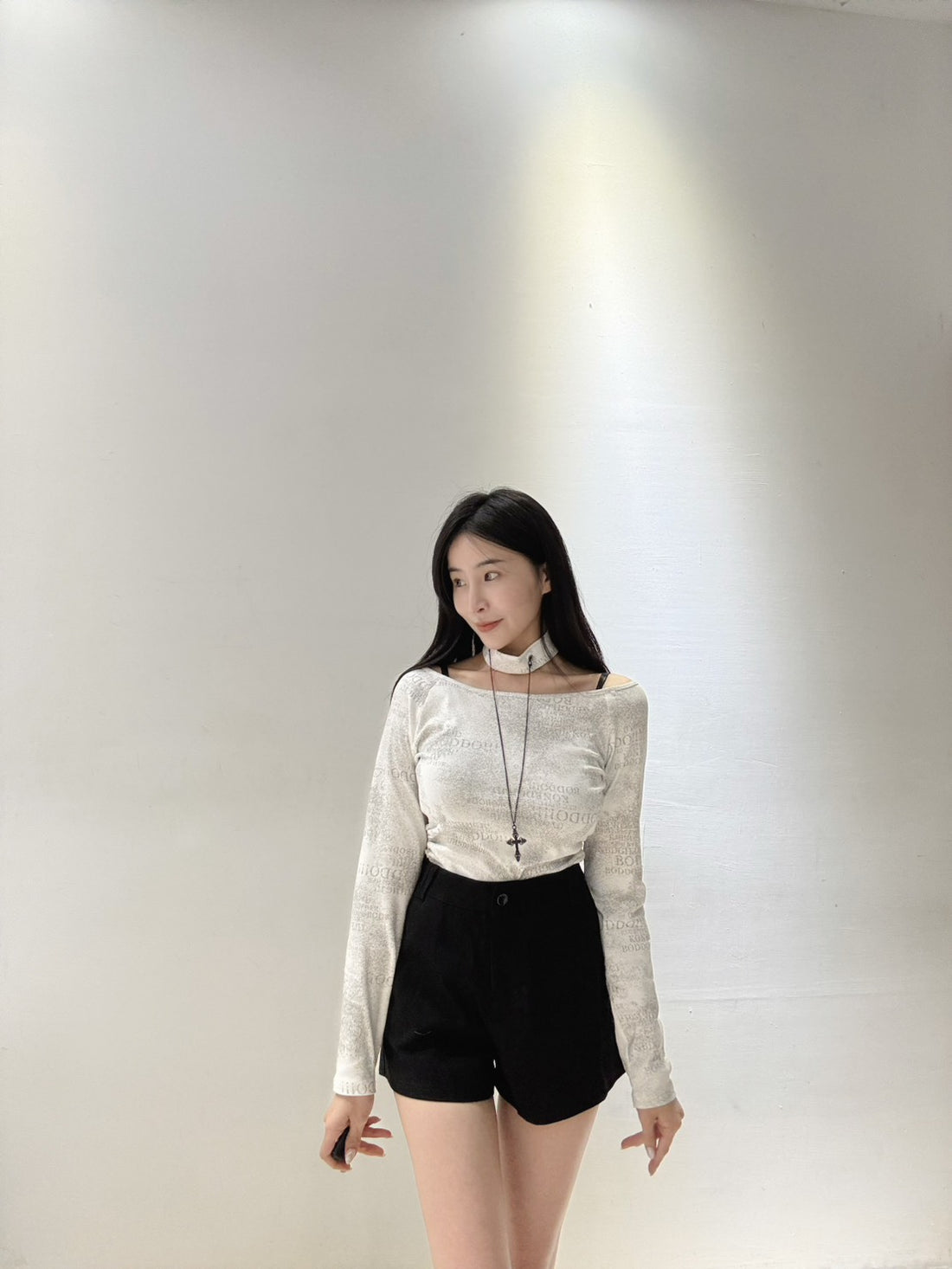 高腰素面修身短褲