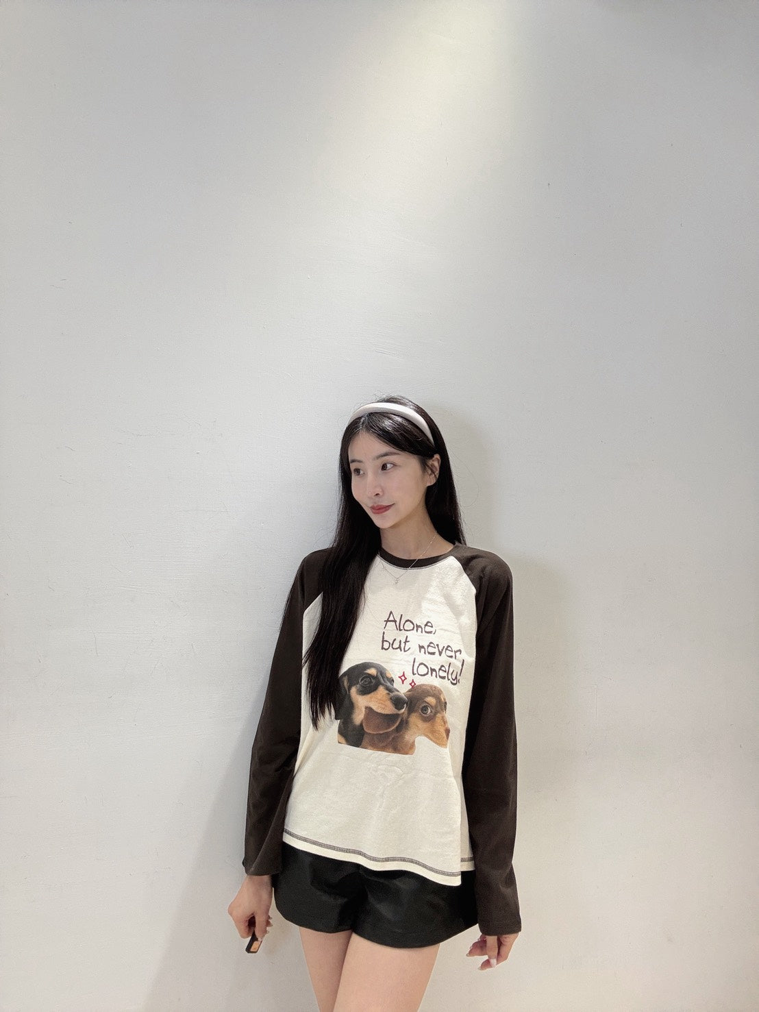 撞色手繡臘腸狗TEE