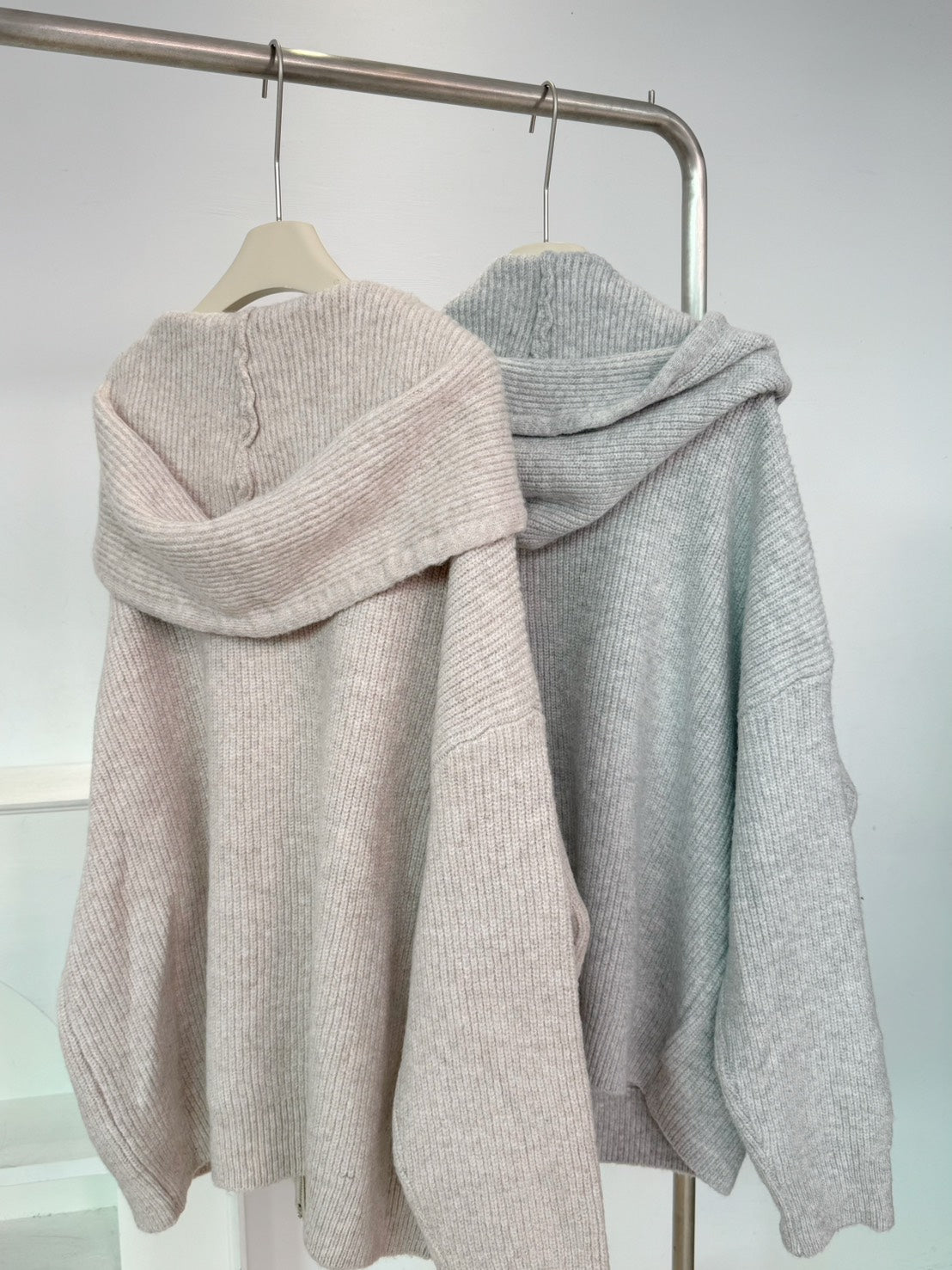 大連帽厚磅羊絨針織外套