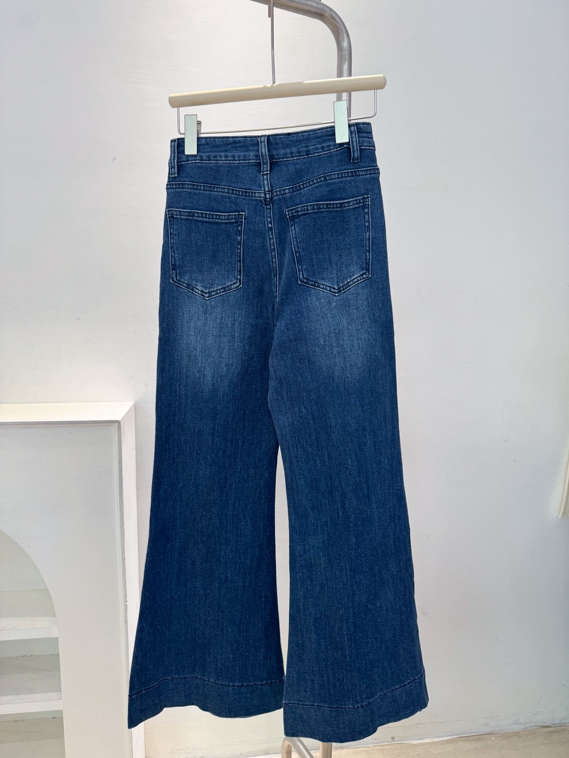 假胯寬消失彈力喇叭褲