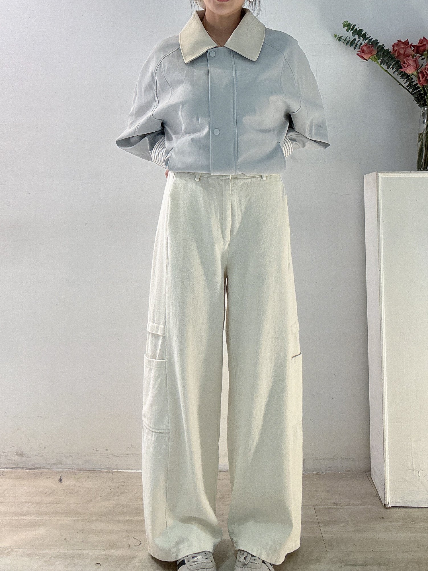 奶油白口袋直筒褲