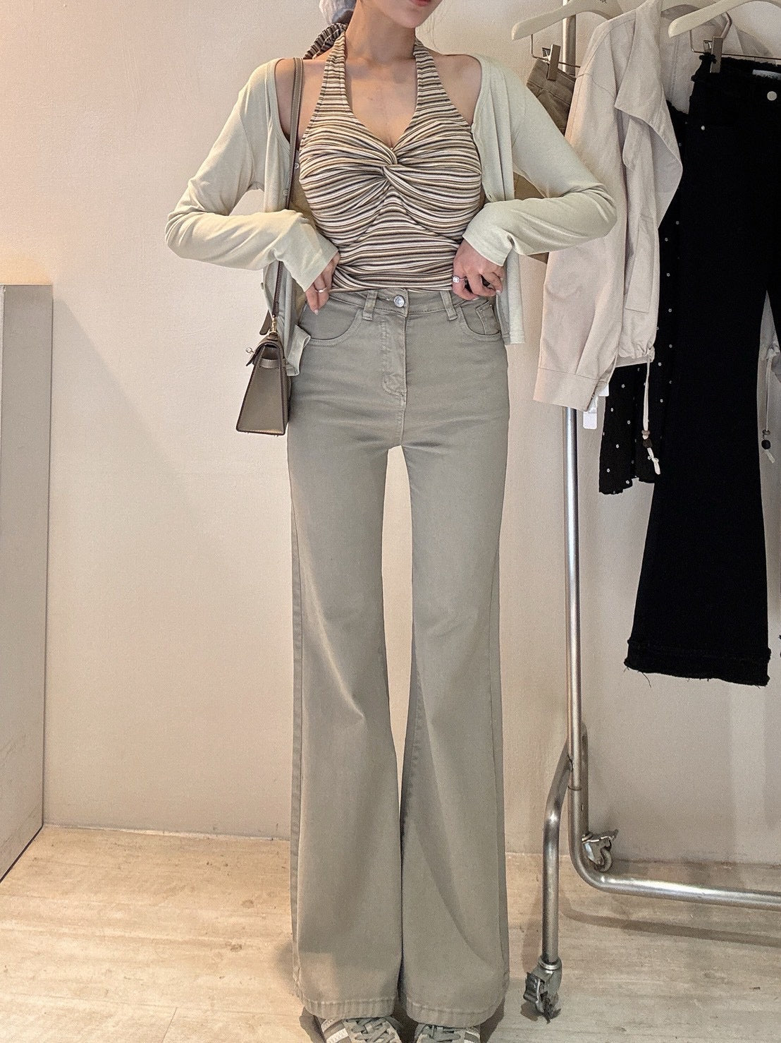 卡其直筒喇叭褲