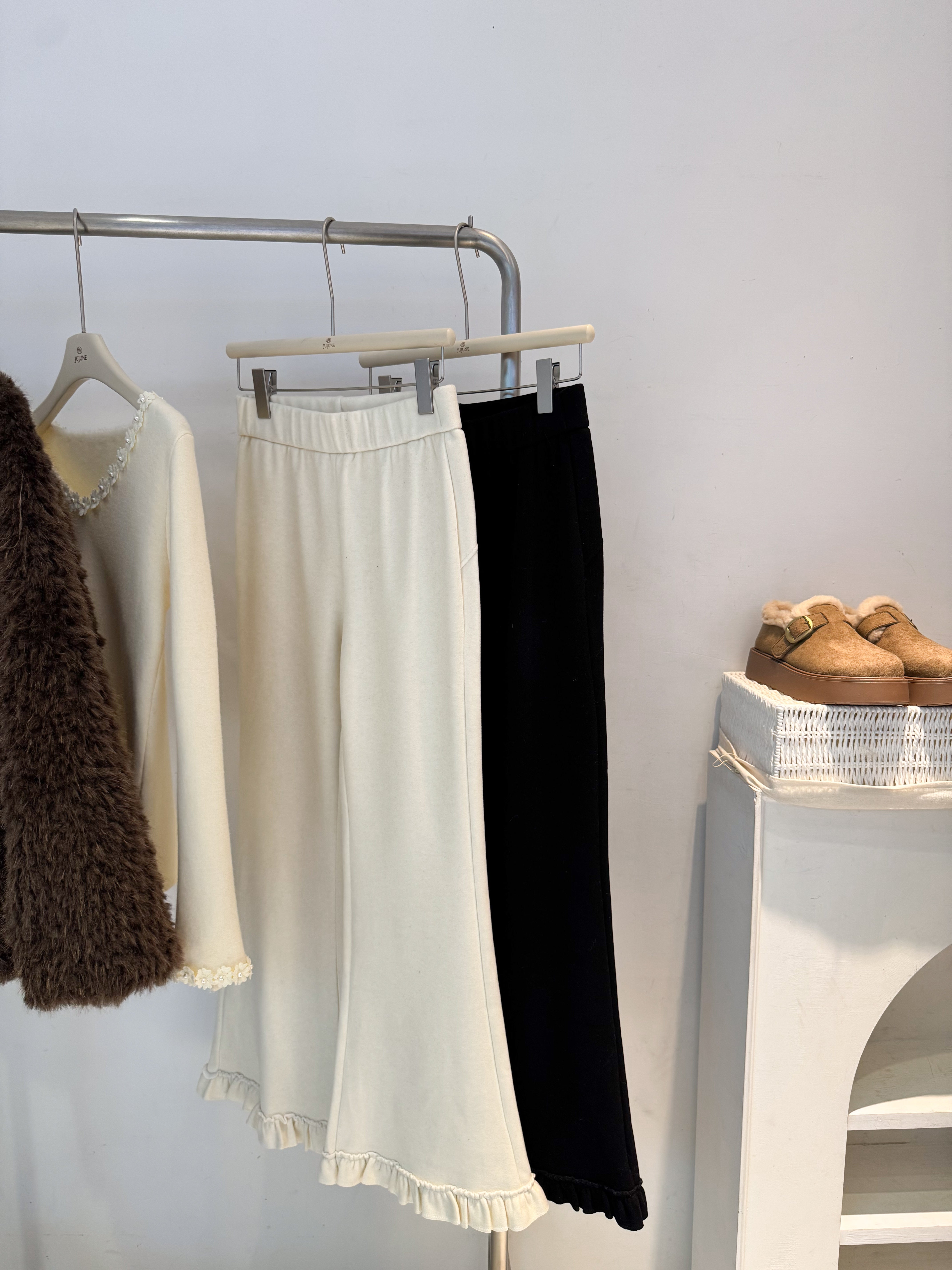 荷葉刷絨喇叭褲