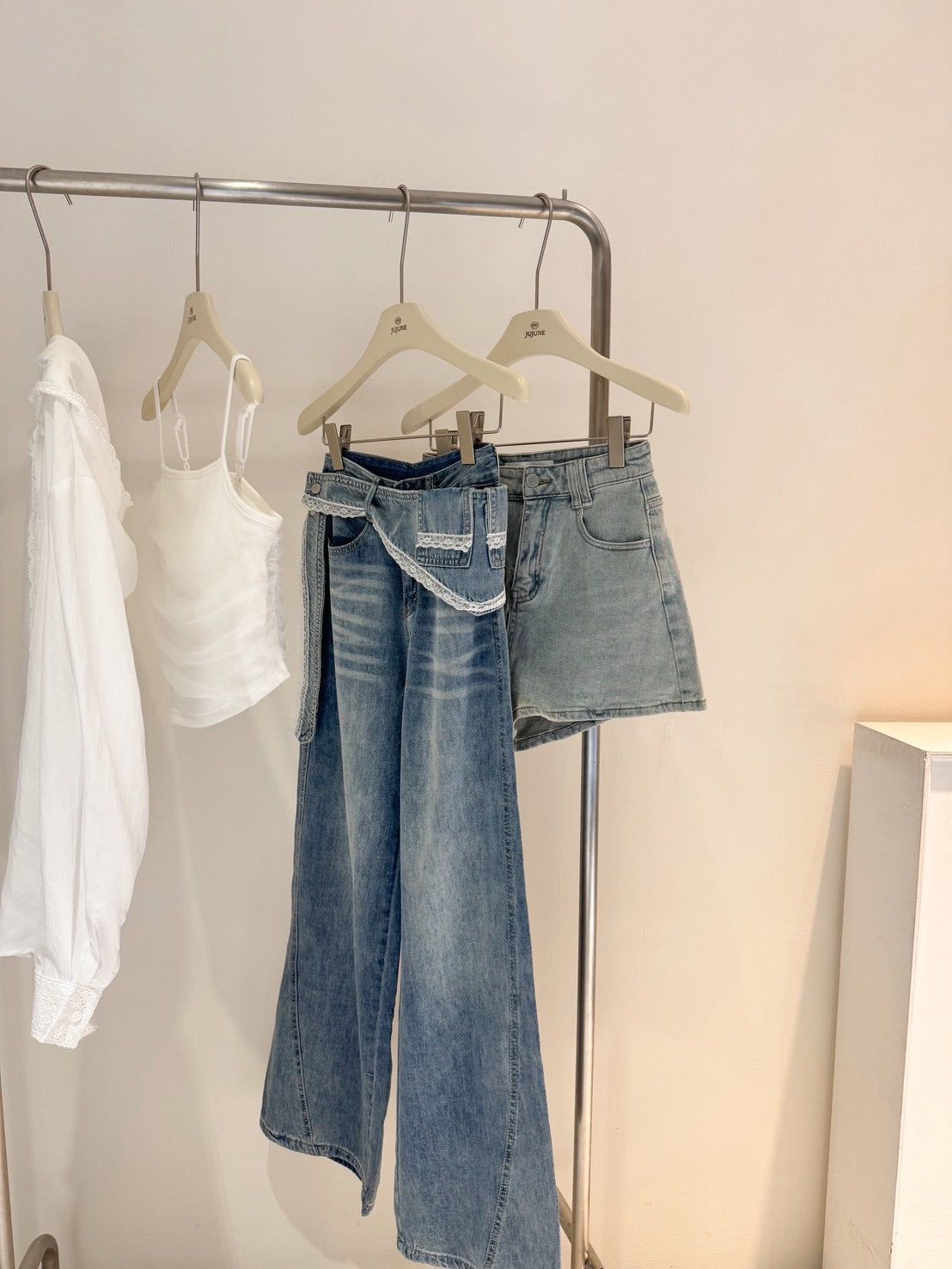 蕾絲腰帶造型直筒褲