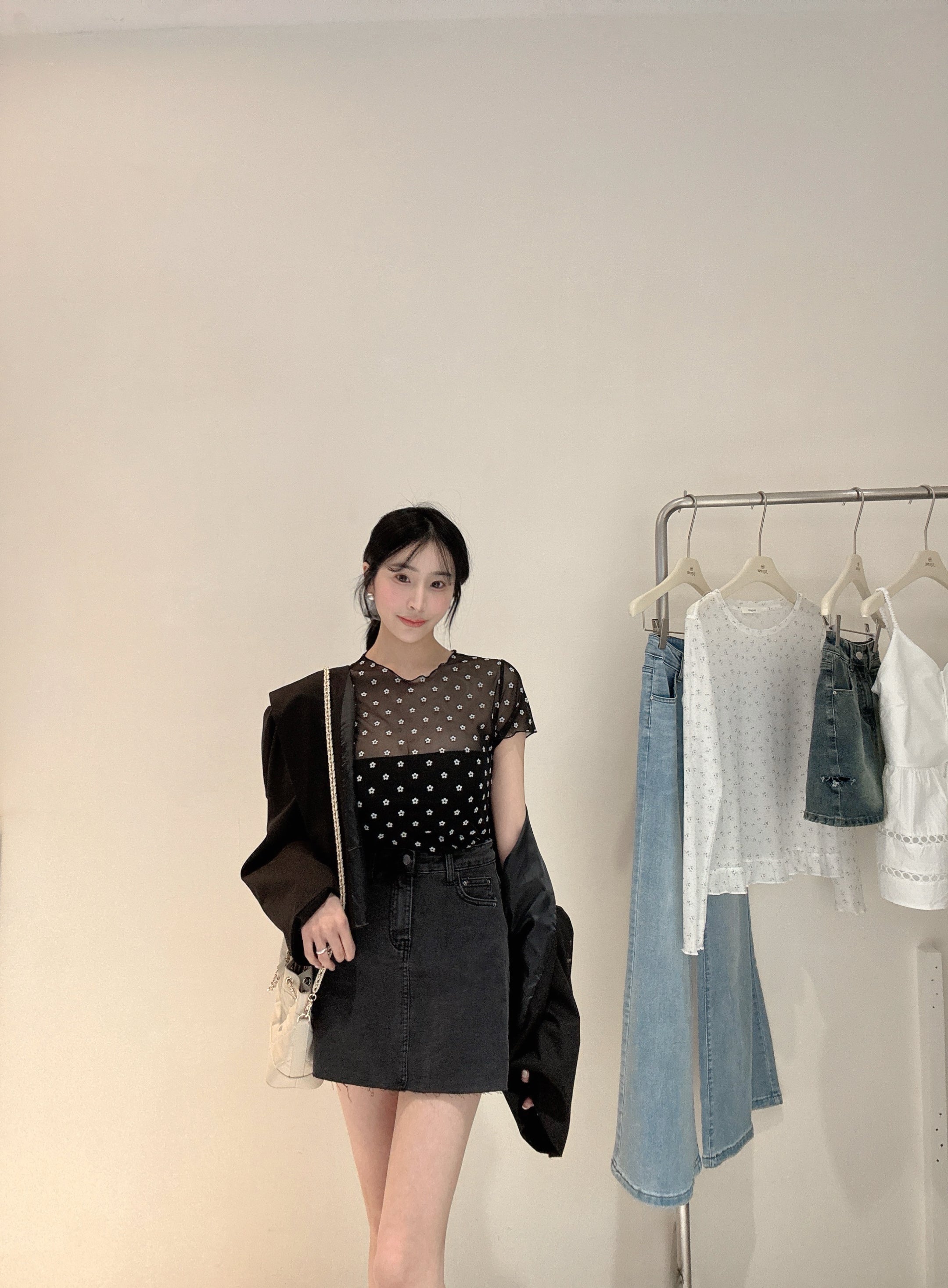 黑白小花透膚衫