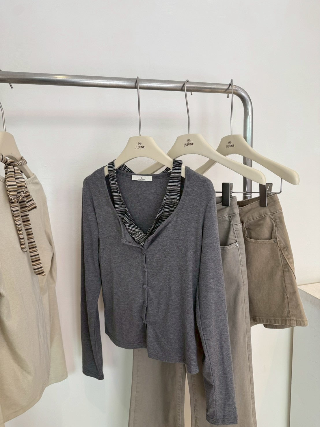 兩件式條紋繞脖上衣