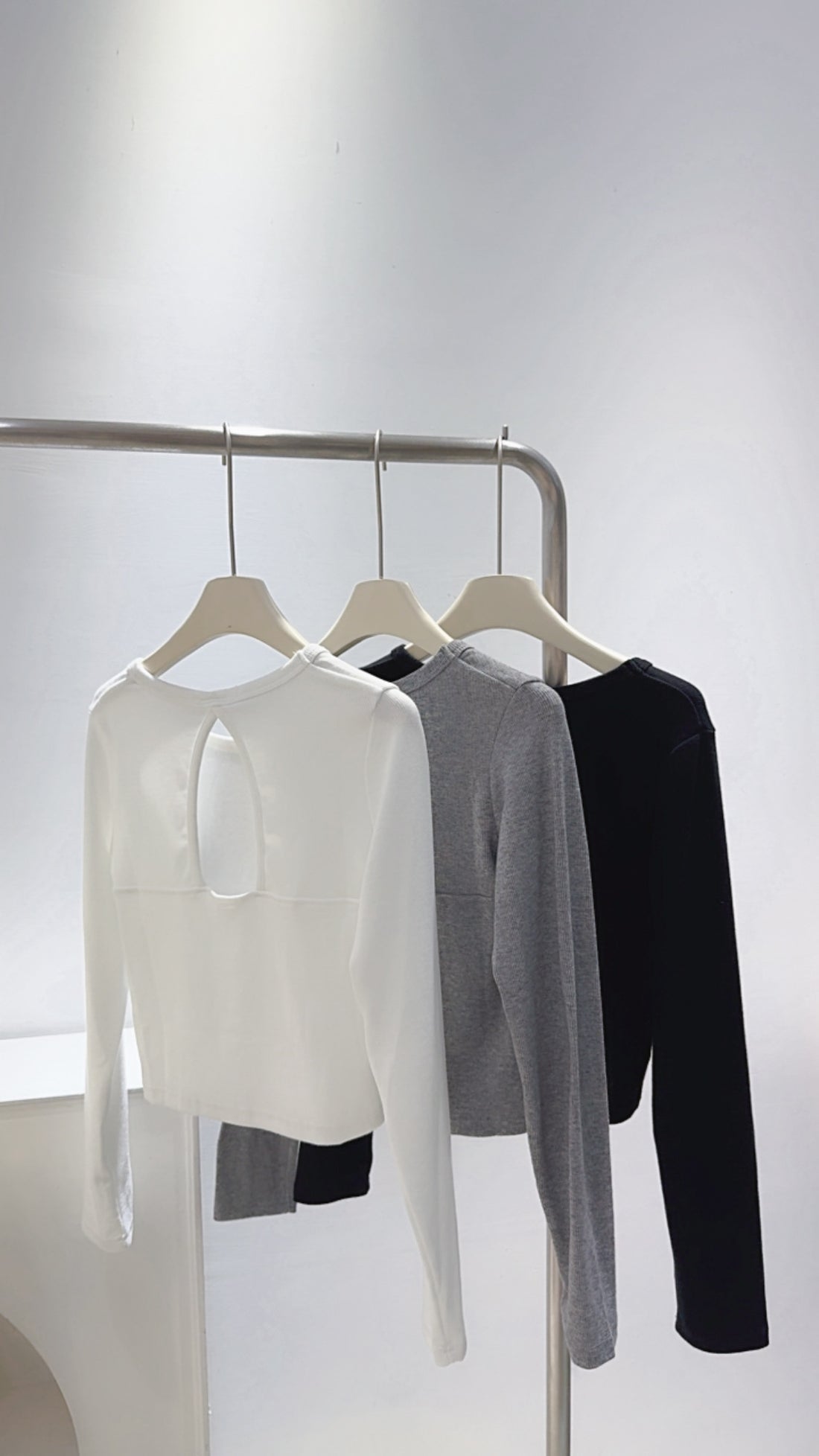 歐美小露背磨毛上衣