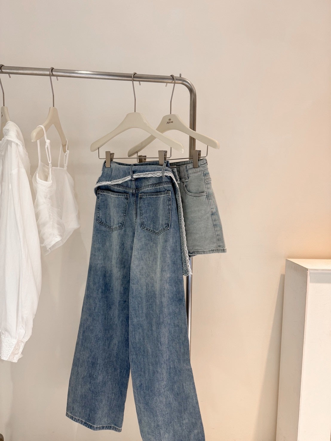 蕾絲腰帶造型直筒褲