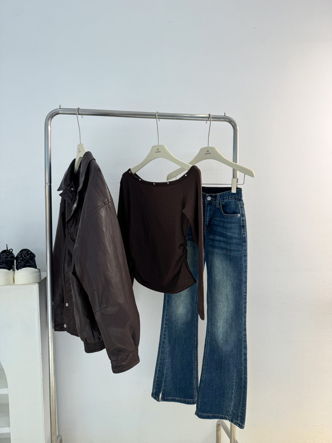 星星卯釘斜肩上衣