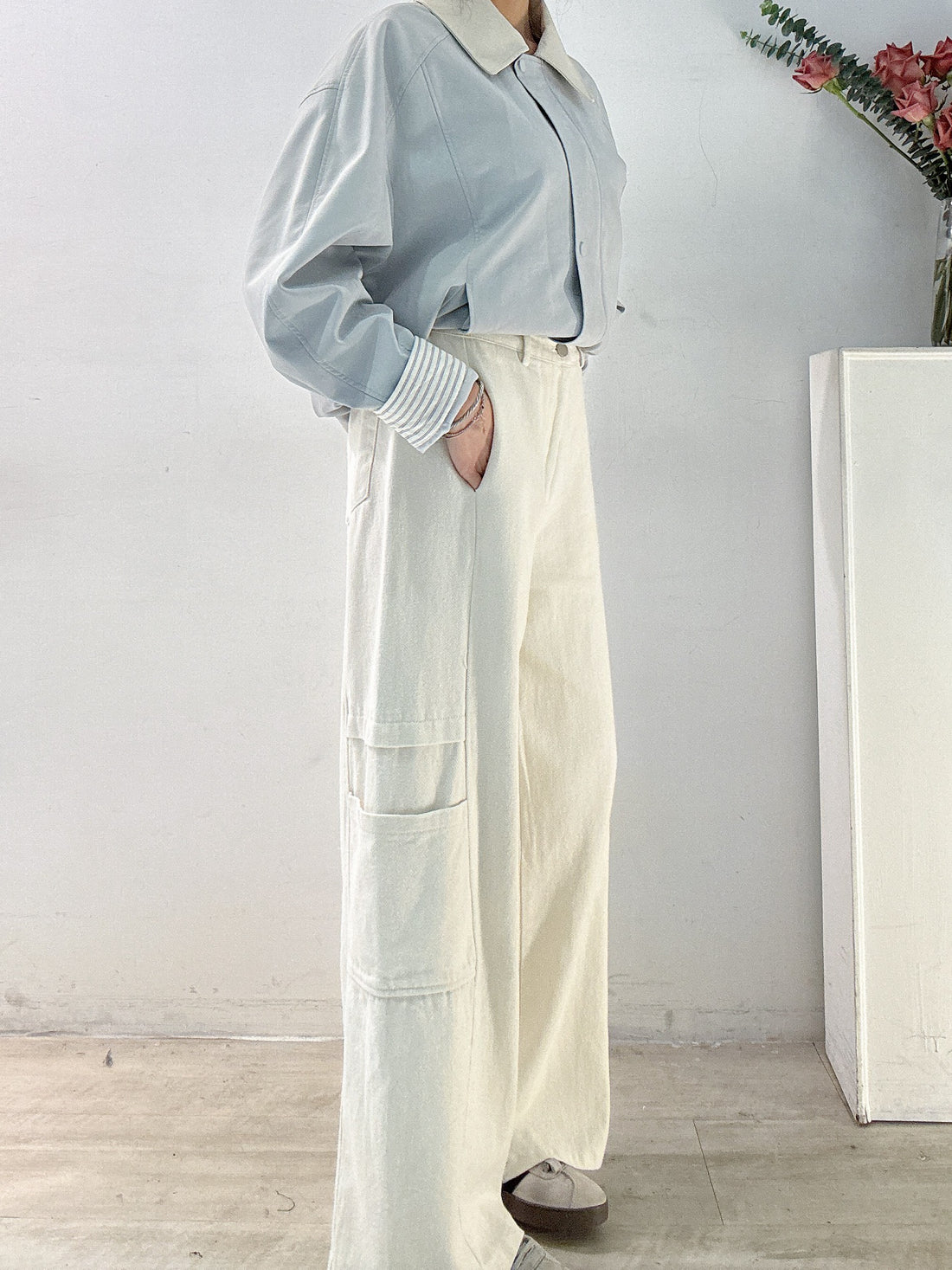 奶油白口袋直筒褲
