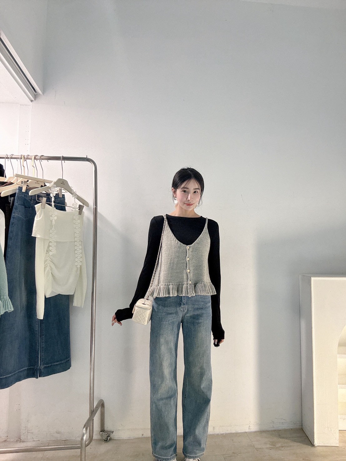 下捲邊圓領上衣