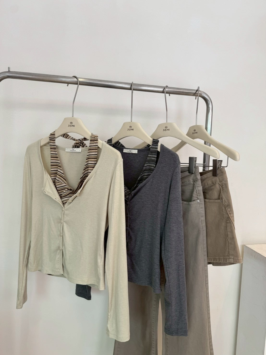 兩件式條紋繞脖上衣