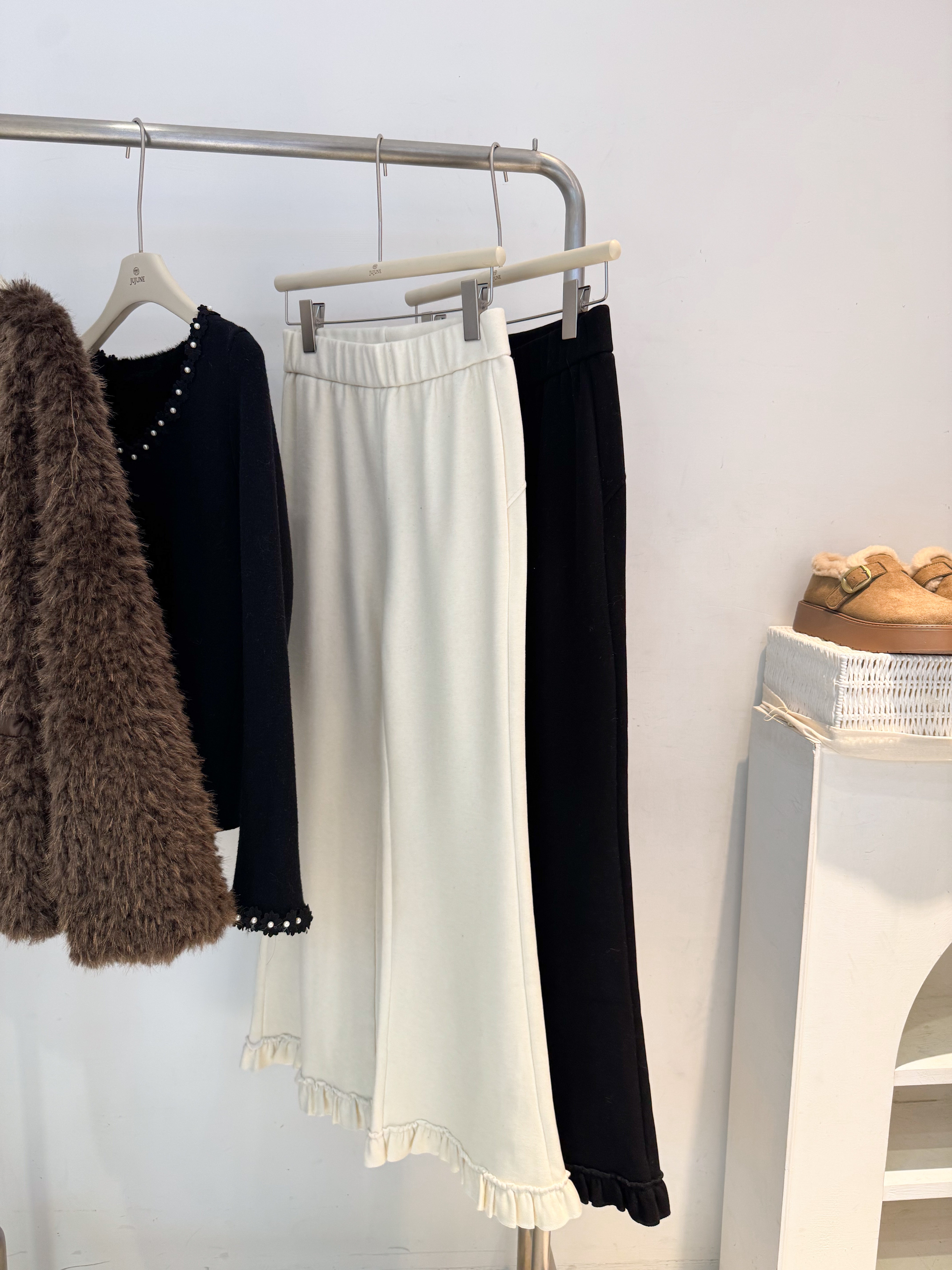 荷葉刷絨喇叭褲