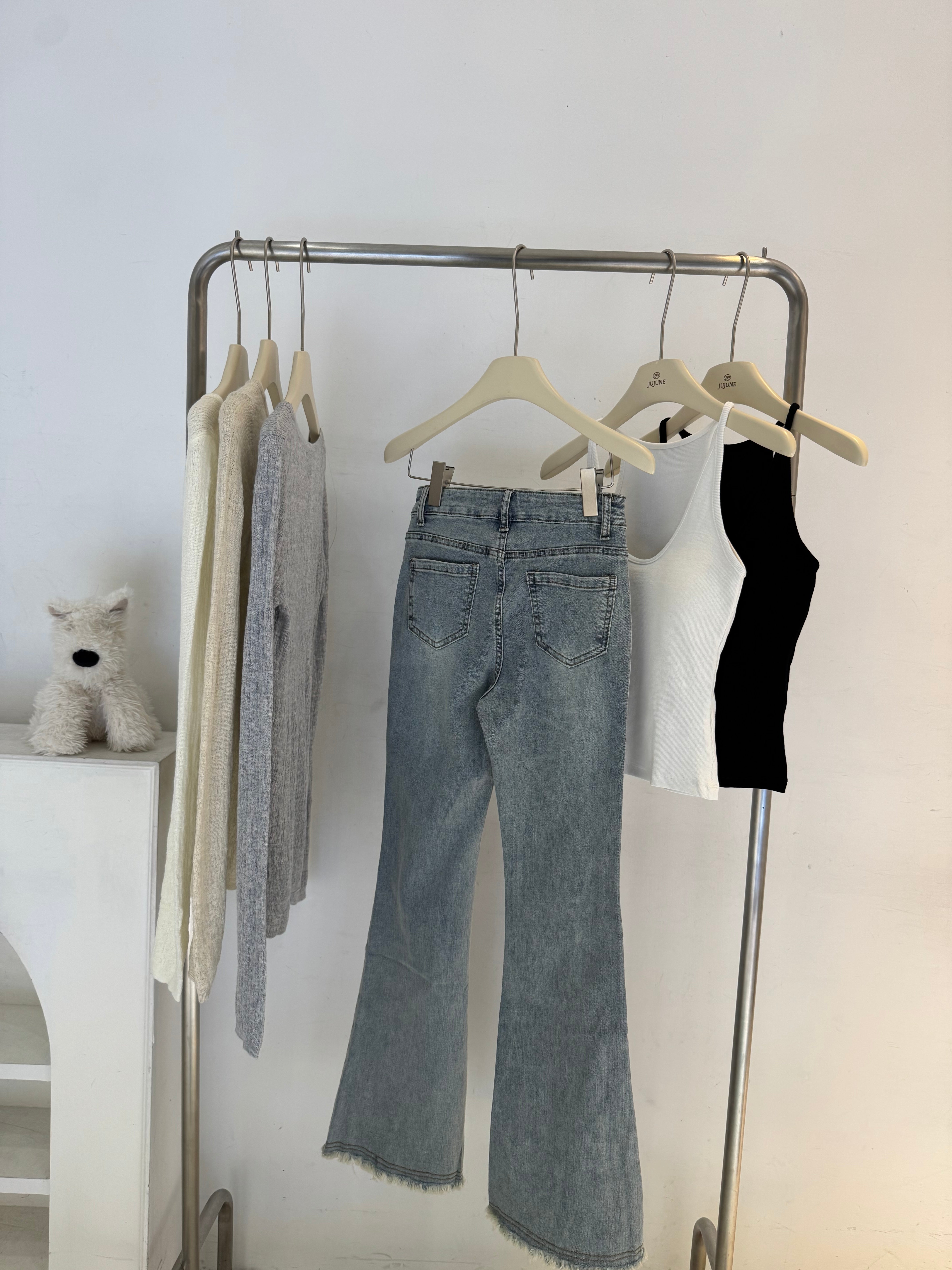 鬚鬚車線喇叭褲