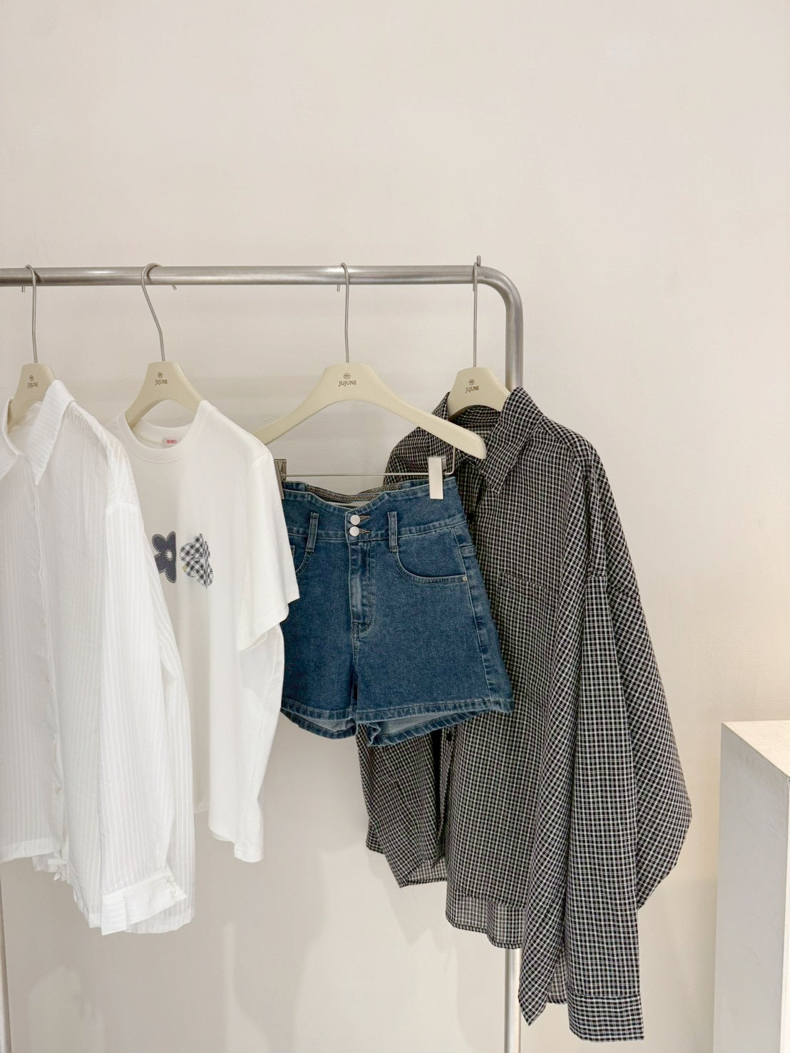 後交叉顯瘦牛仔短褲