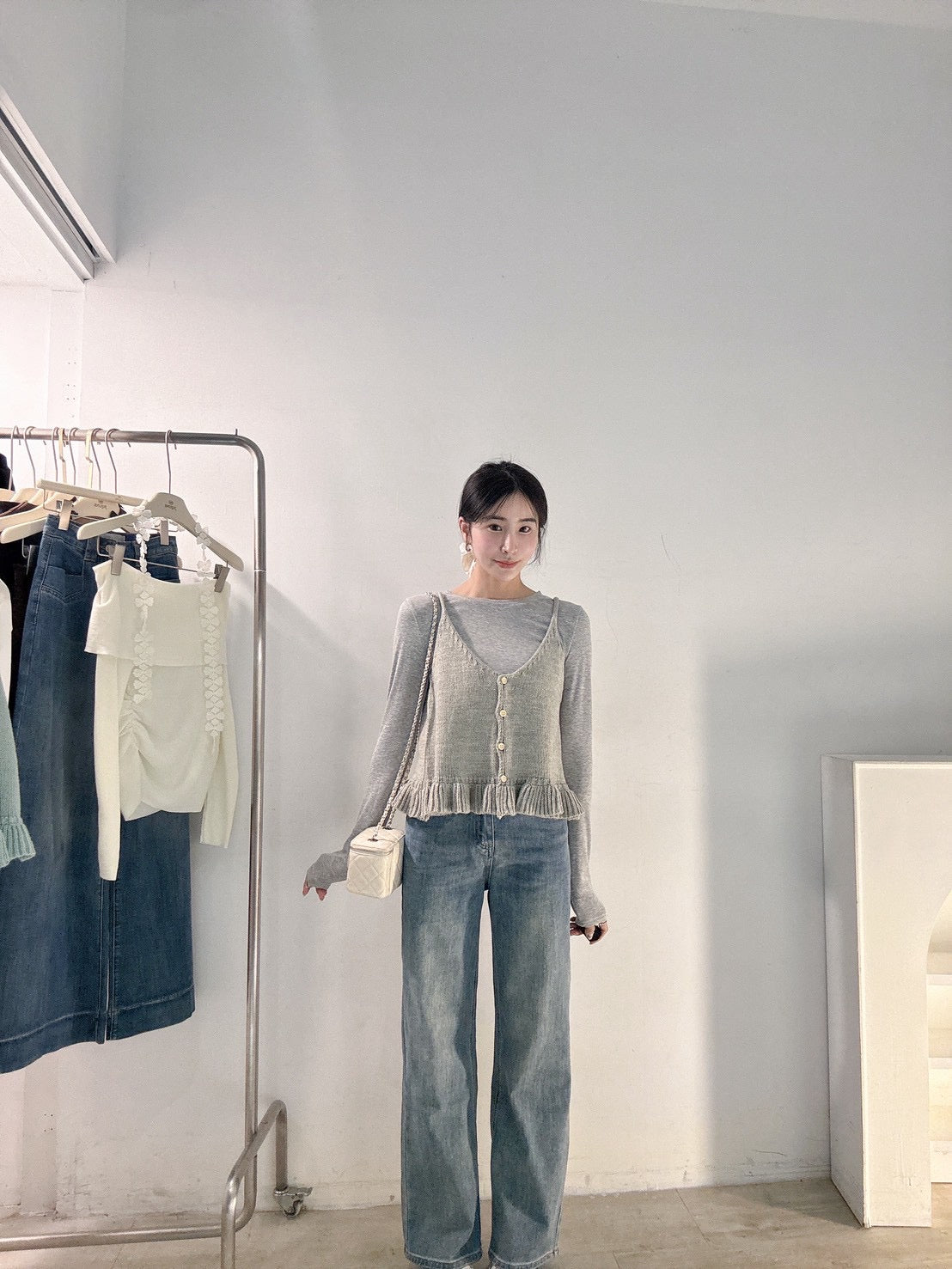 下捲邊圓領上衣