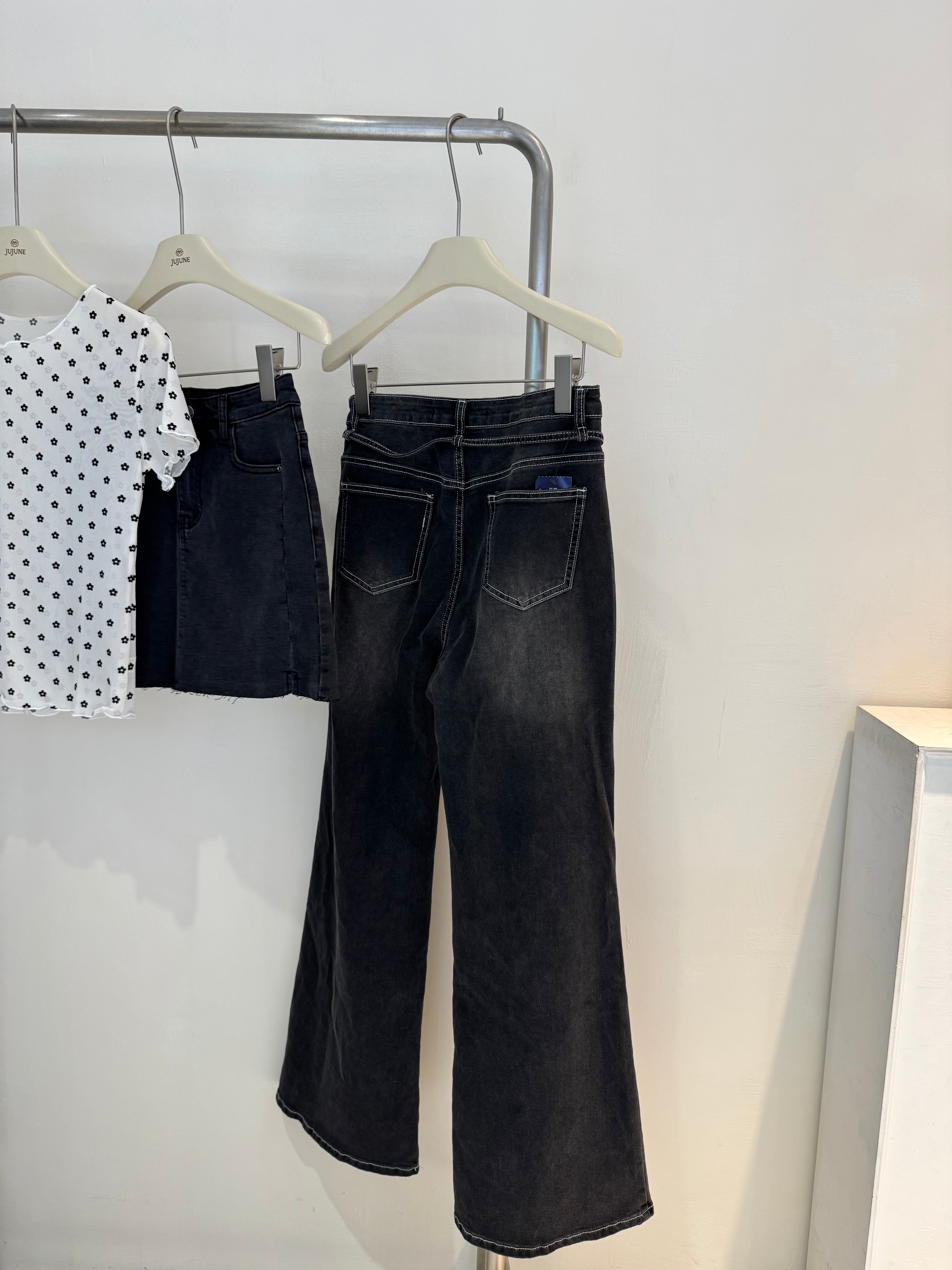 車線直筒喇叭褲