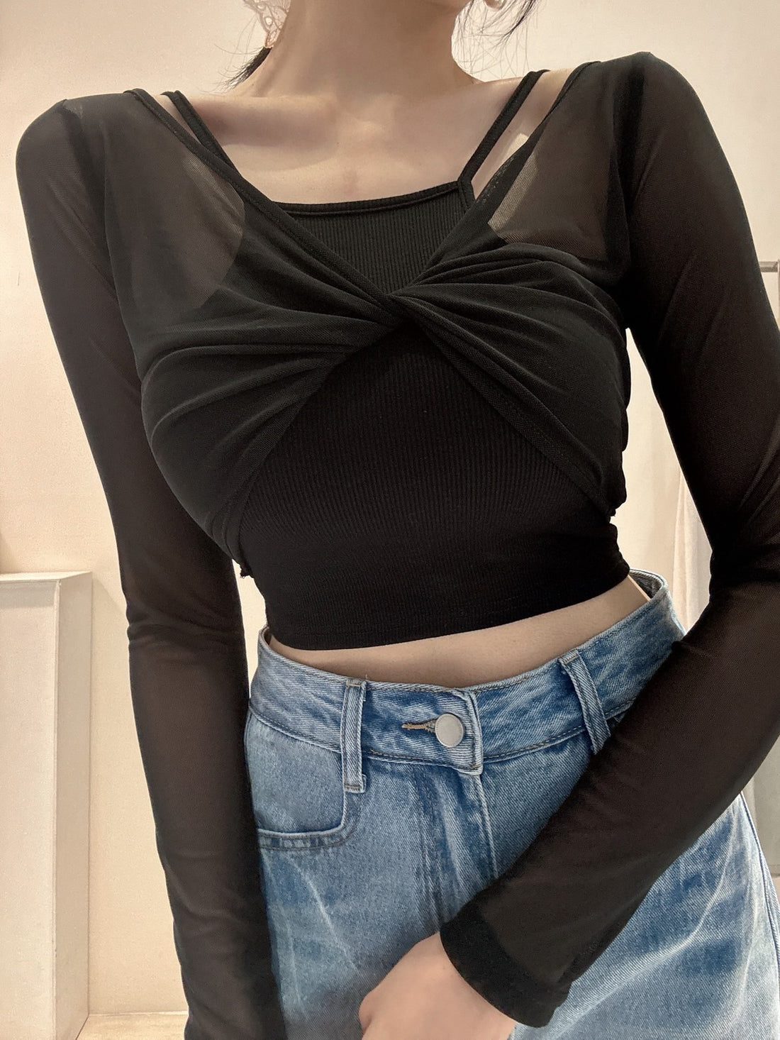 歐美感透膚削肩背心