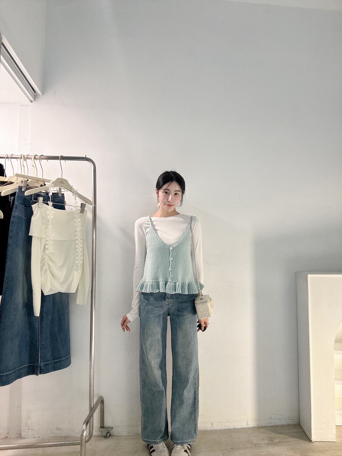 下捲邊圓領上衣