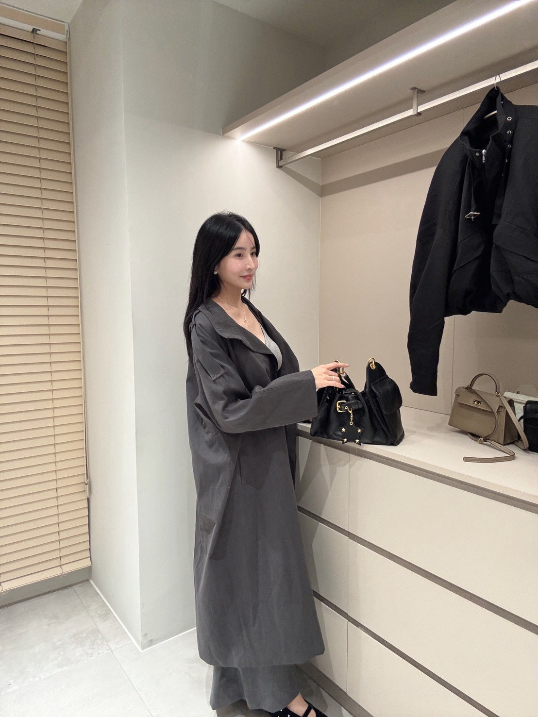 簡約翻領長版風衣