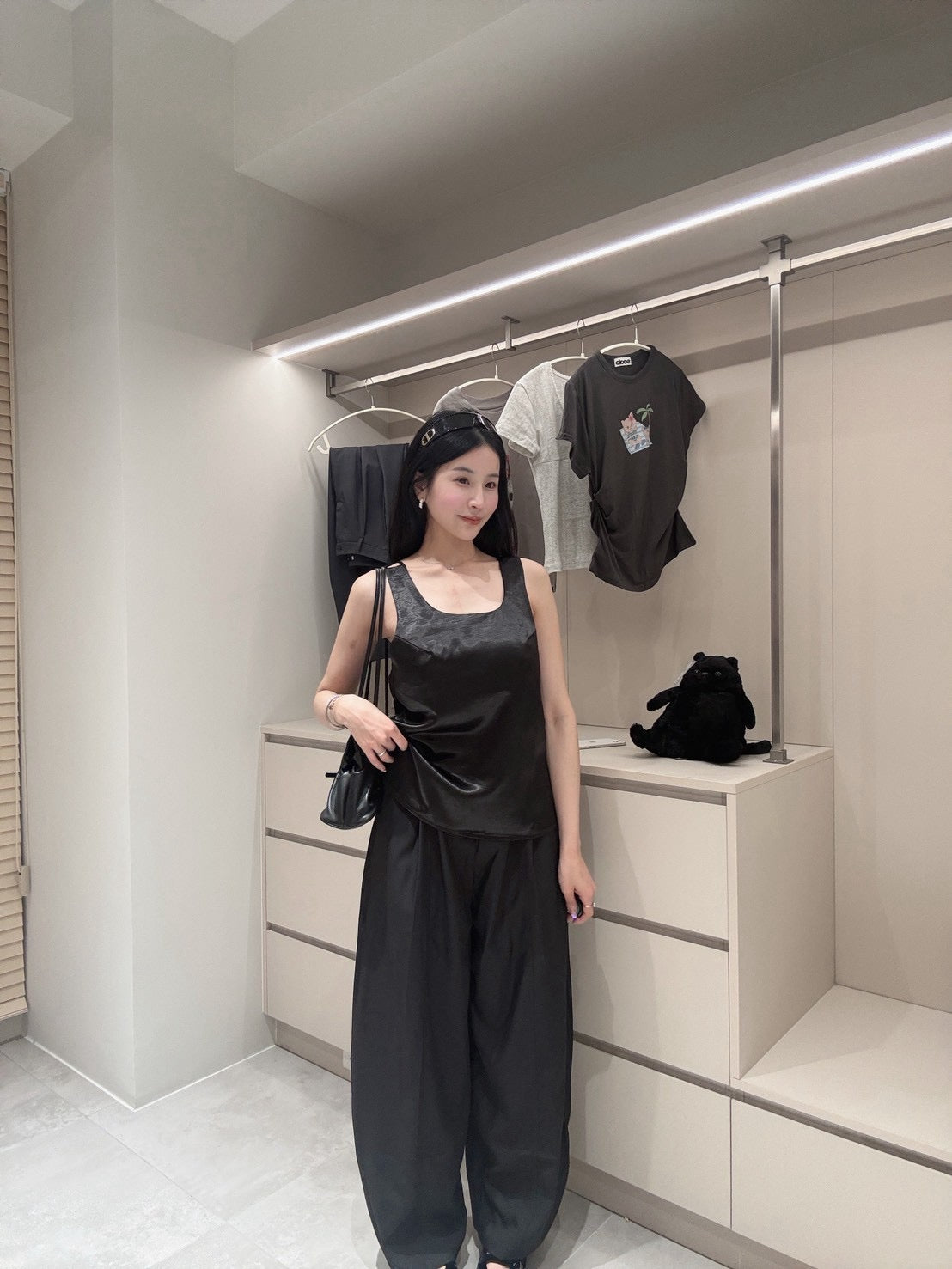 美背睫毛蕾絲緞面背心