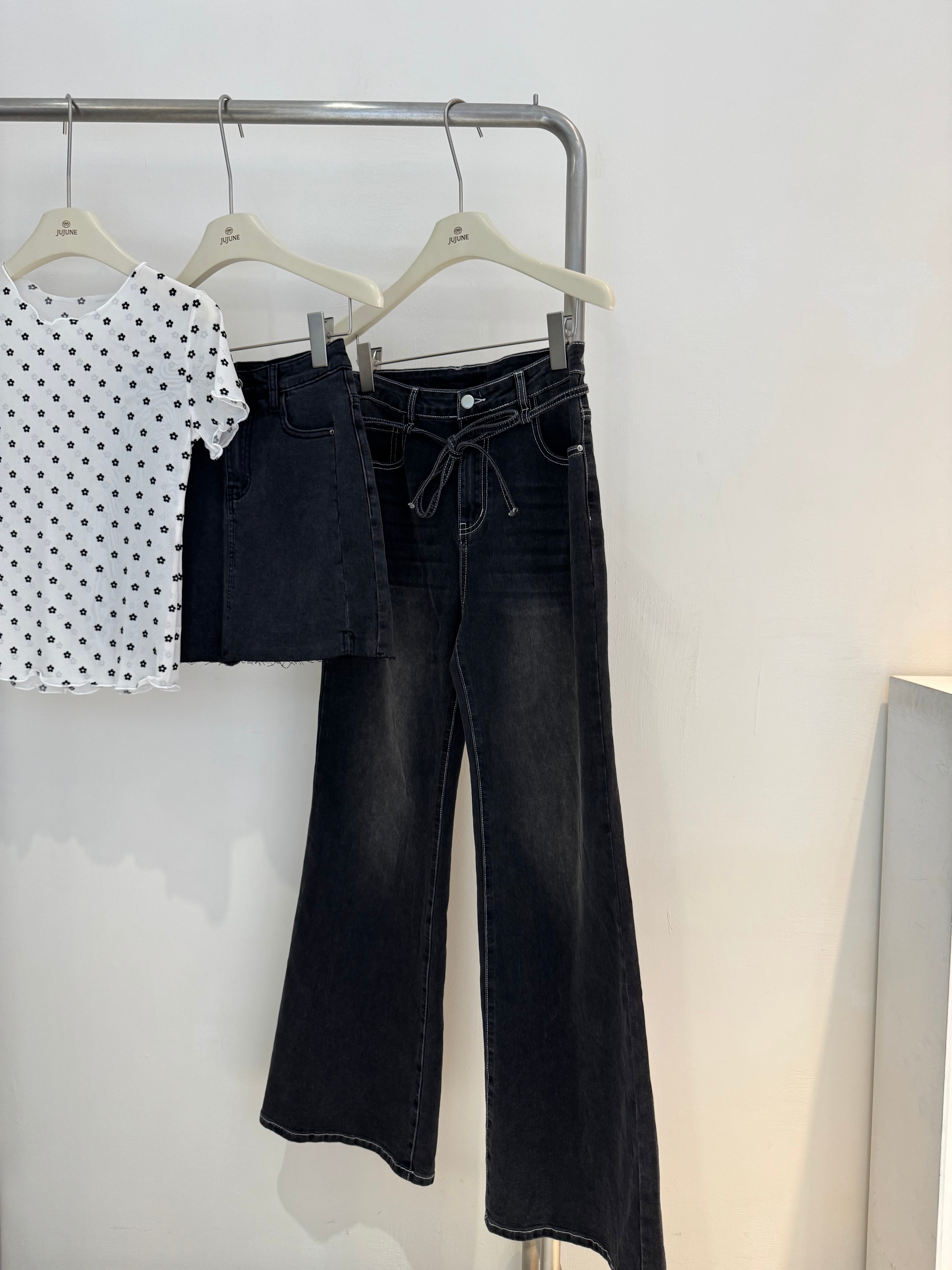 車線直筒喇叭褲