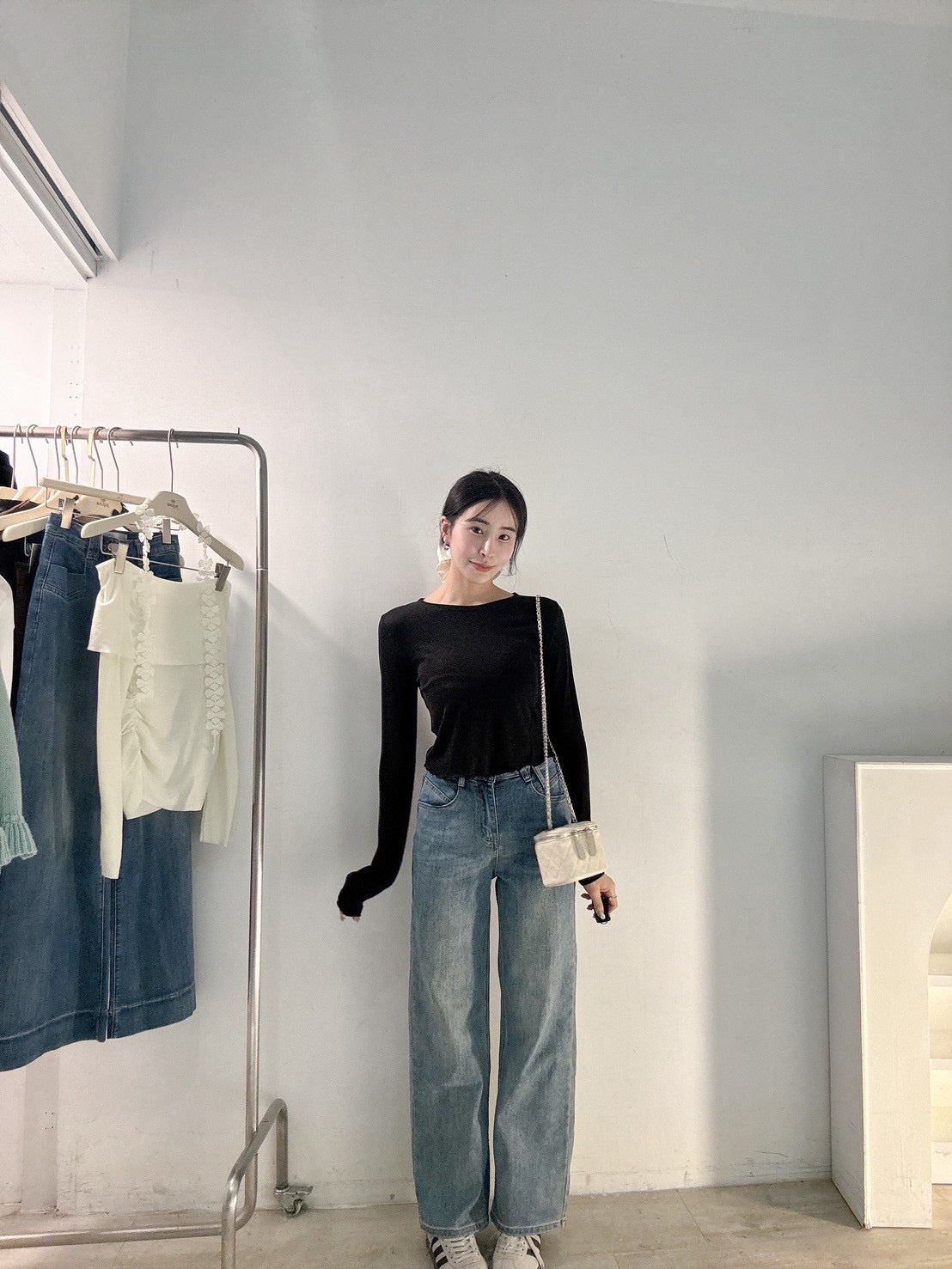 下捲邊圓領上衣