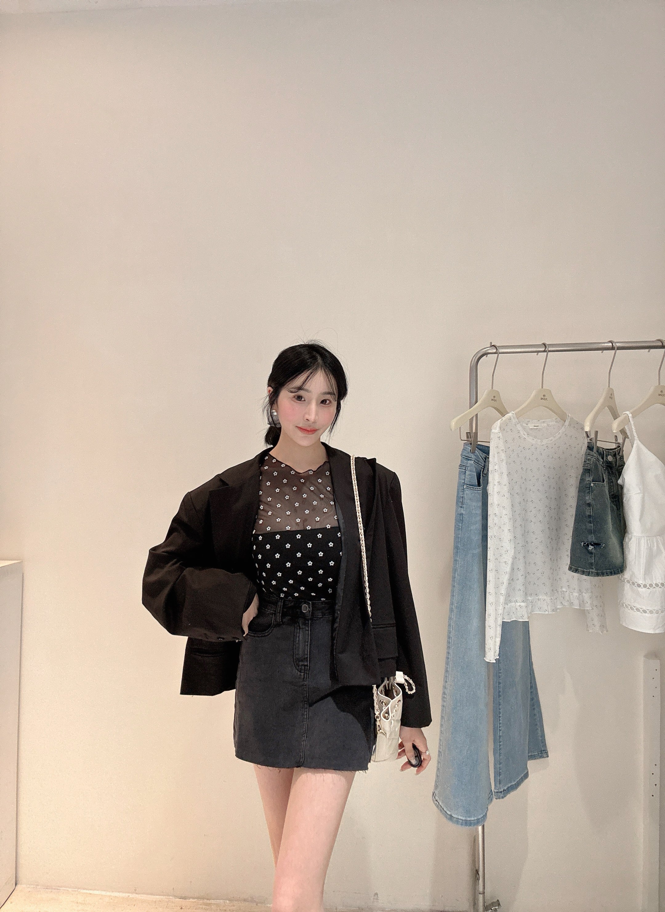 黑白小花透膚衫