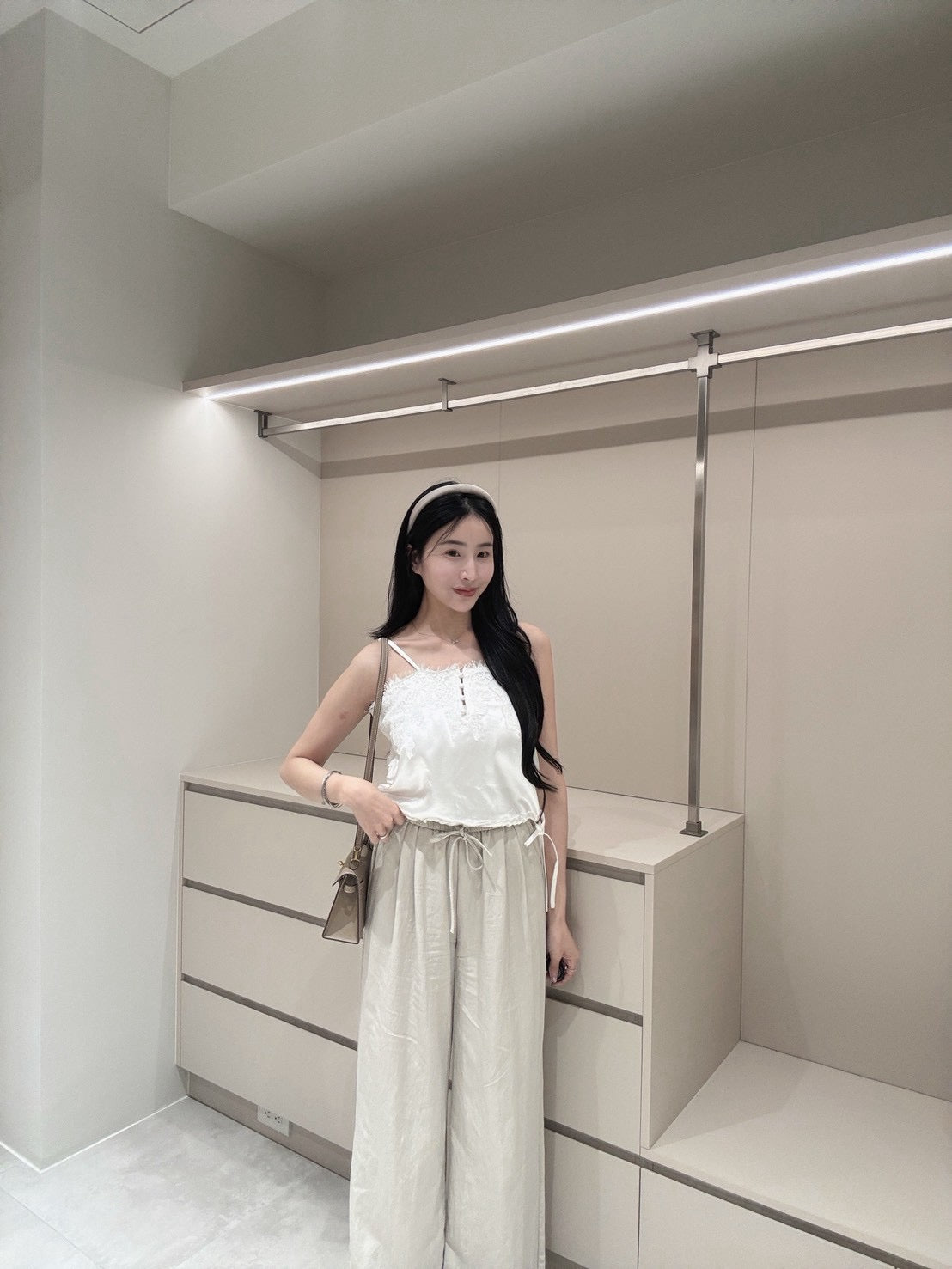 睫毛蕾絲緞面背心