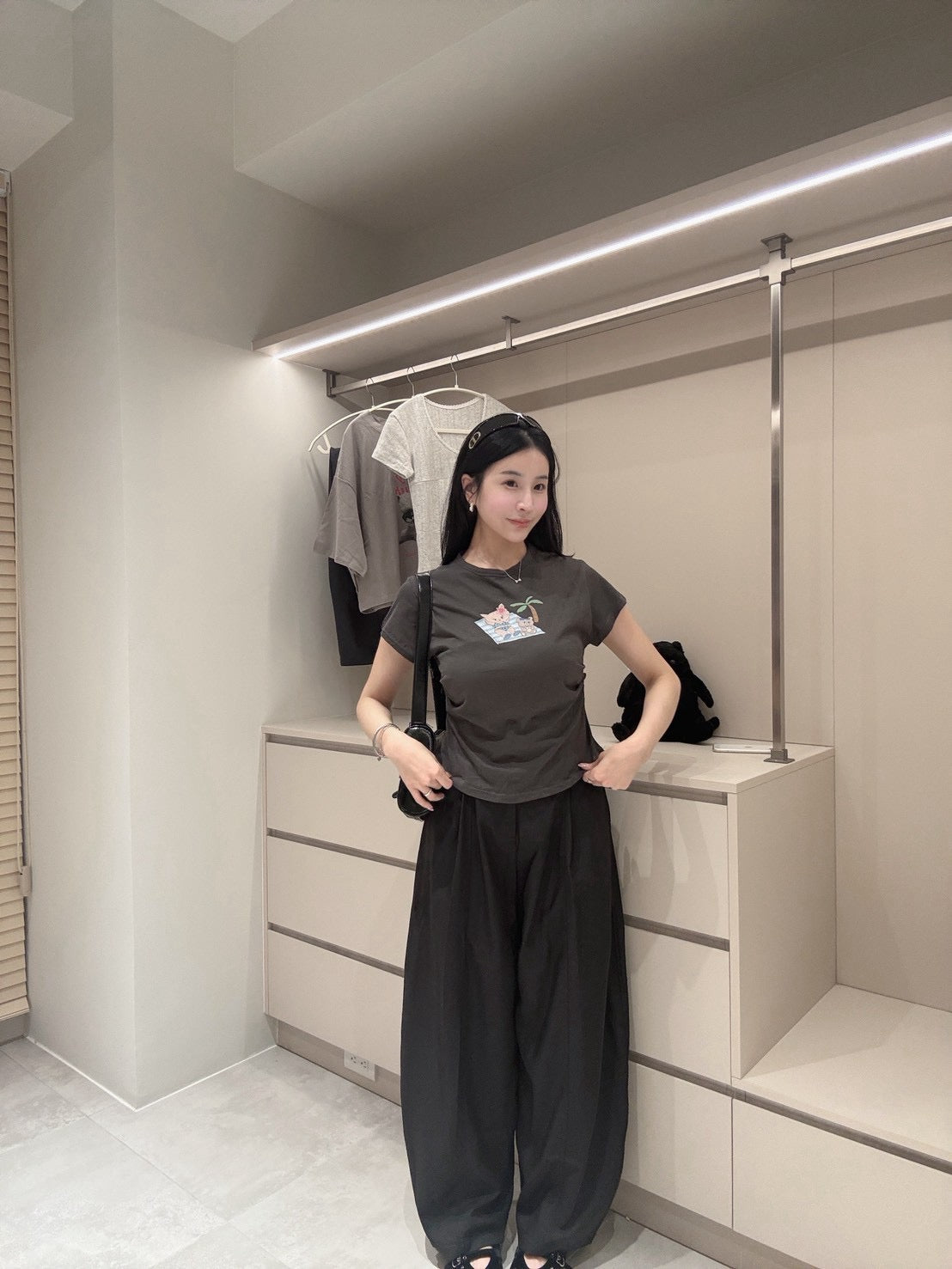 設計款曬黑小貓上衣