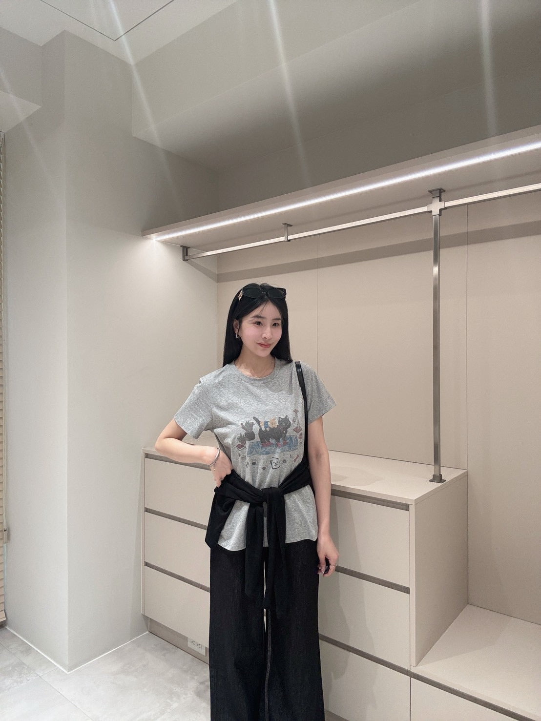 手繪感小黑貓上衣