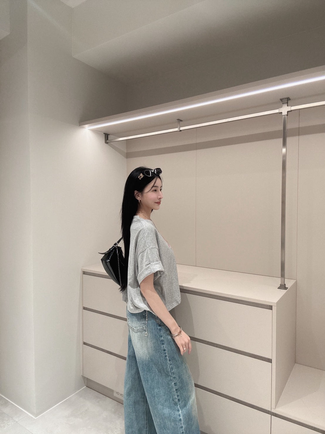 墨鏡小狗短版tee