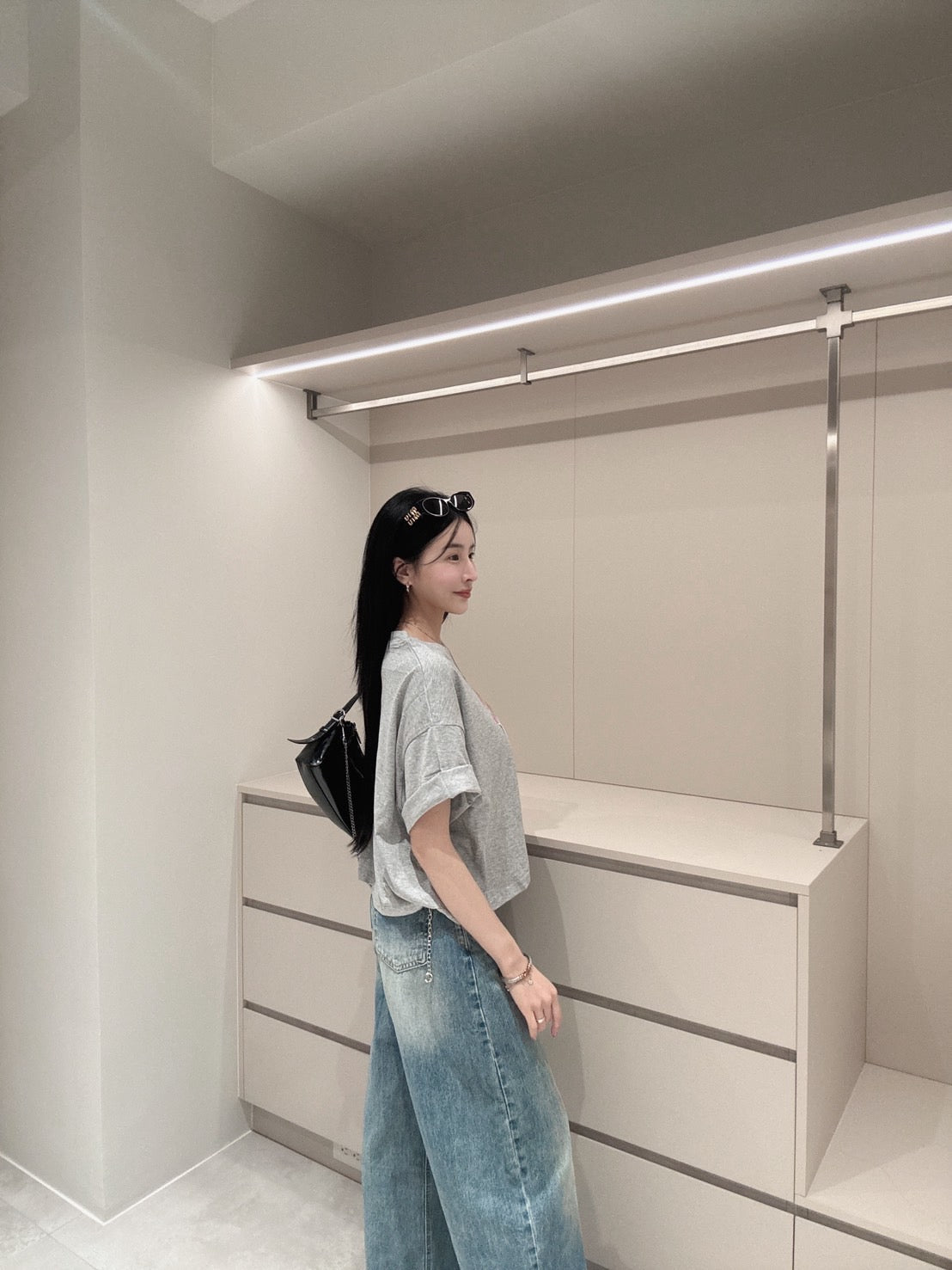 墨鏡小狗短版tee