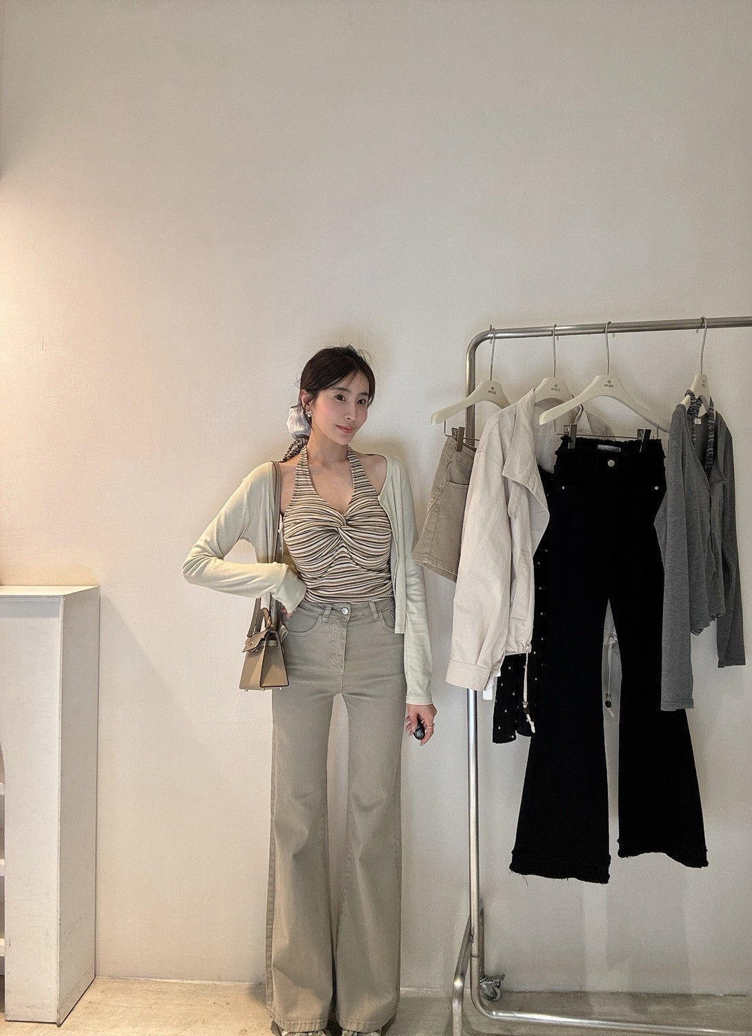 卡其直筒喇叭褲