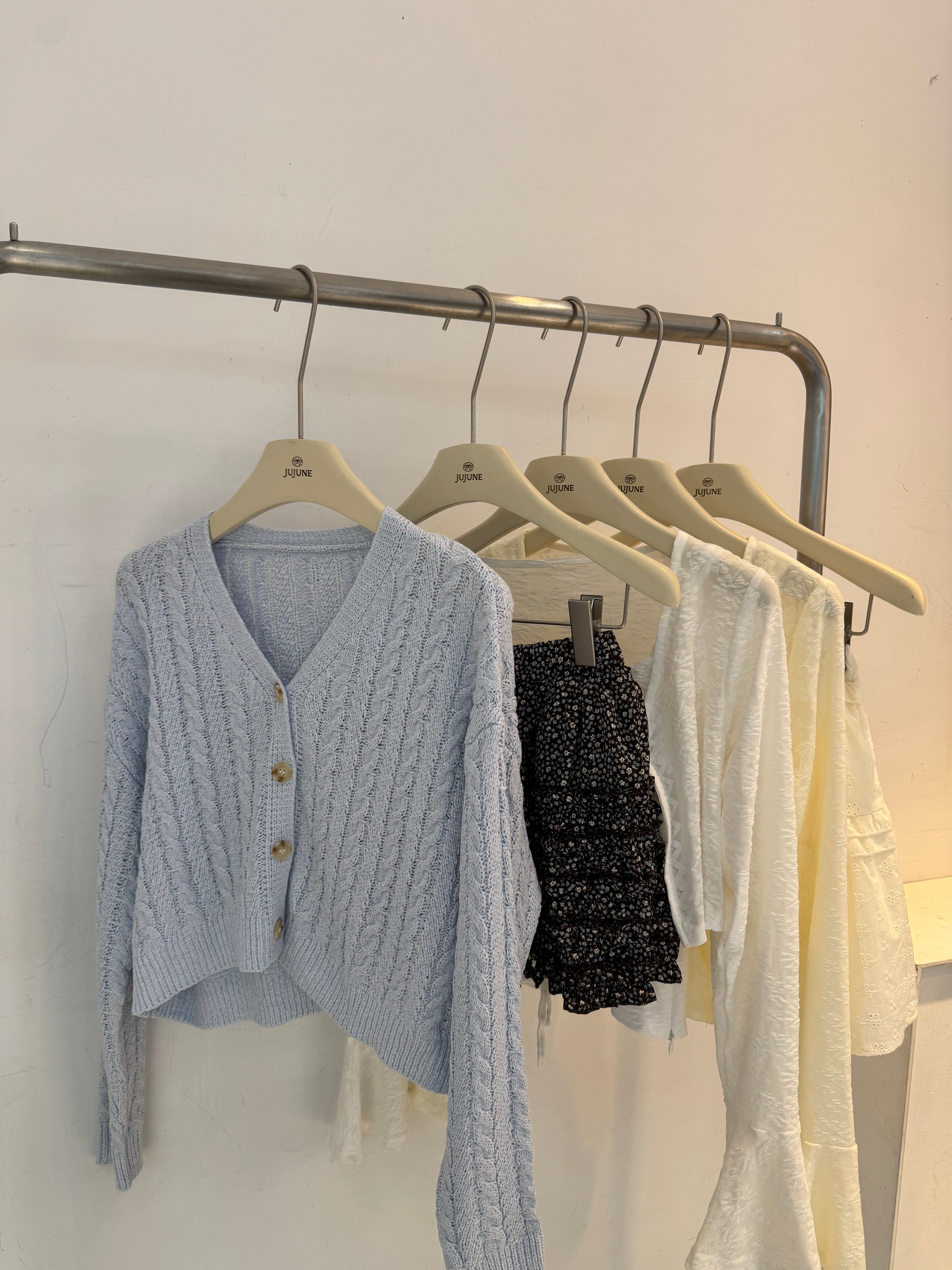 麻花排扣針織衫