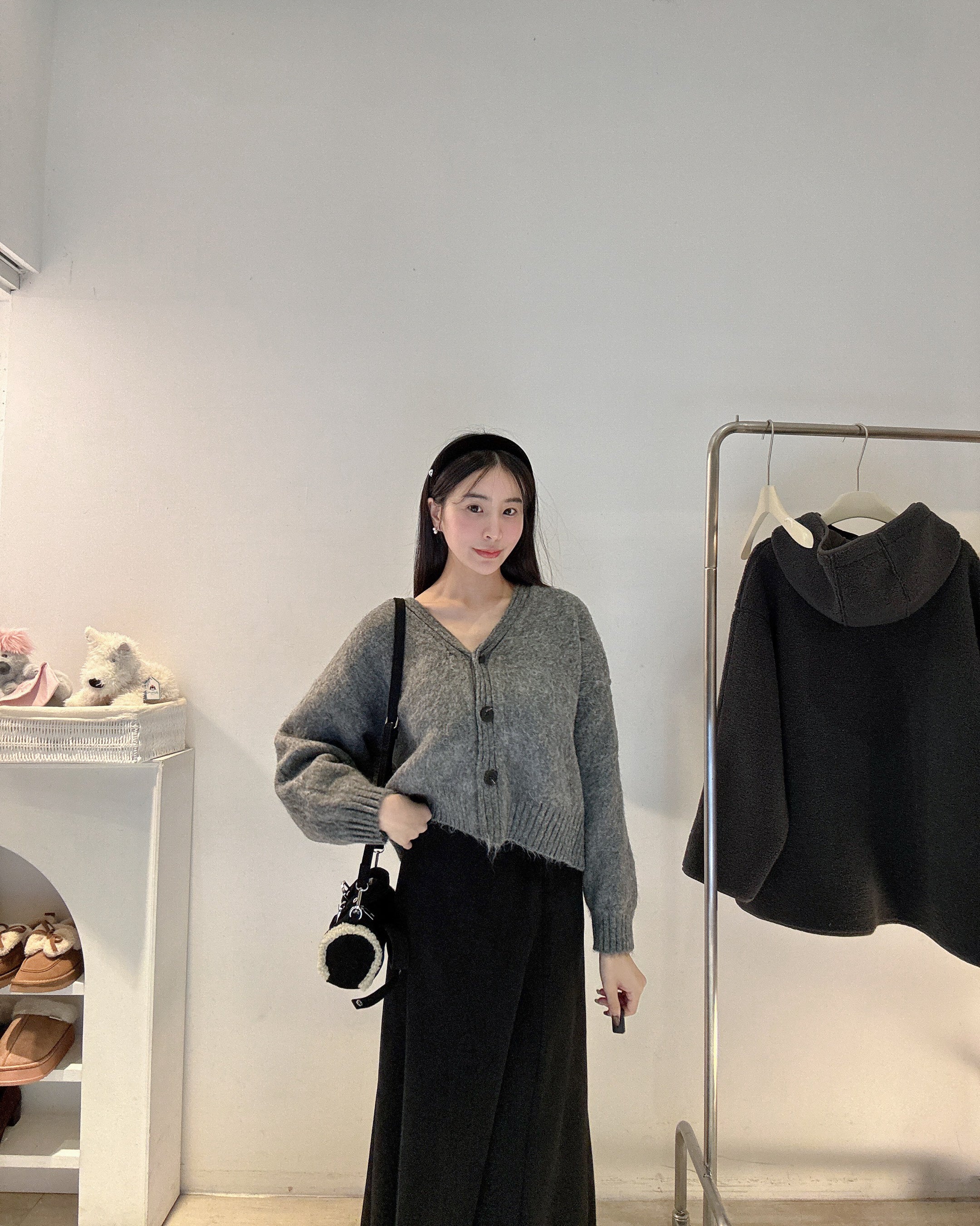 柔軟羊絨排扣針織衫