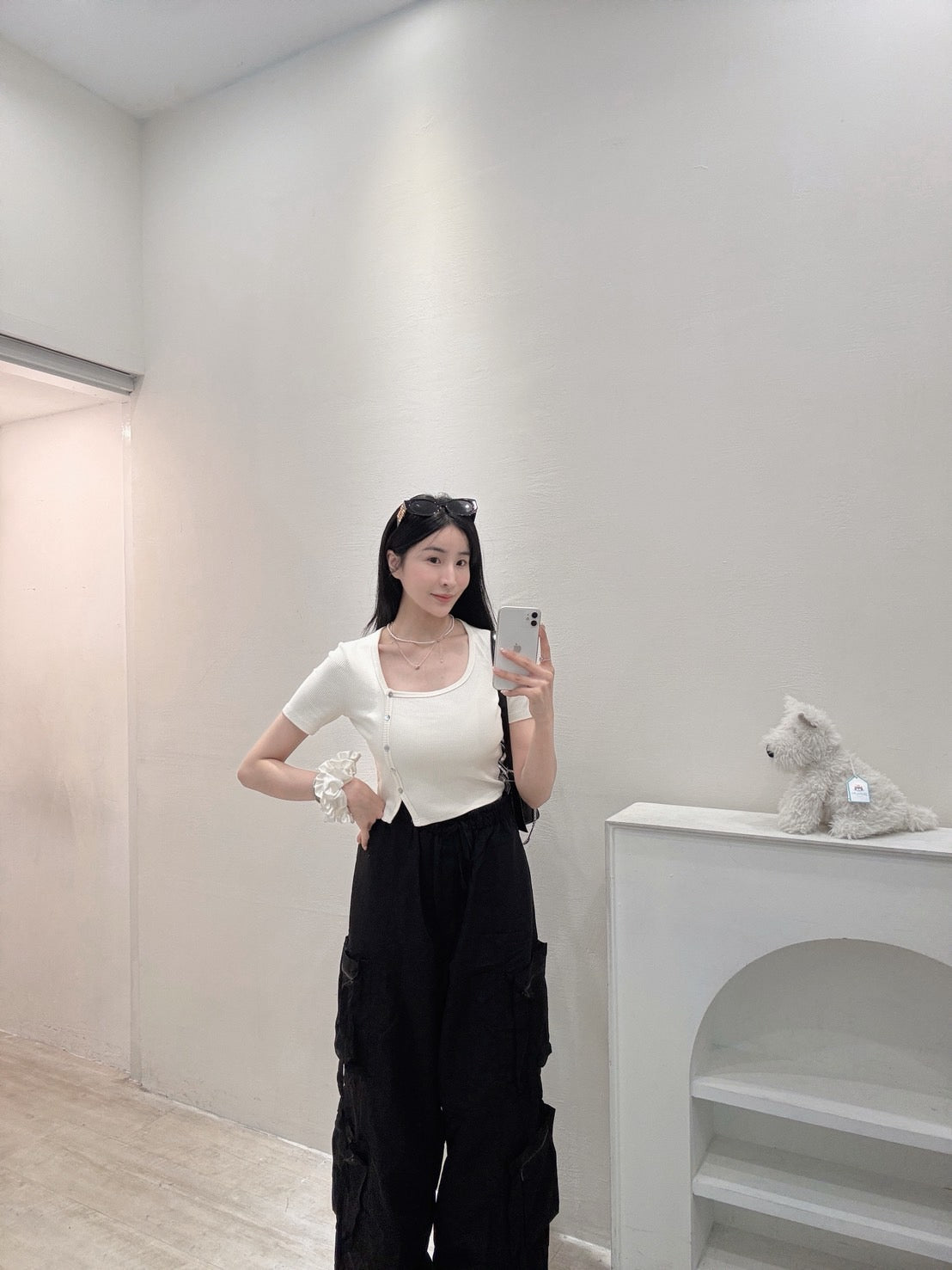 寬領口排扣彈力上衣