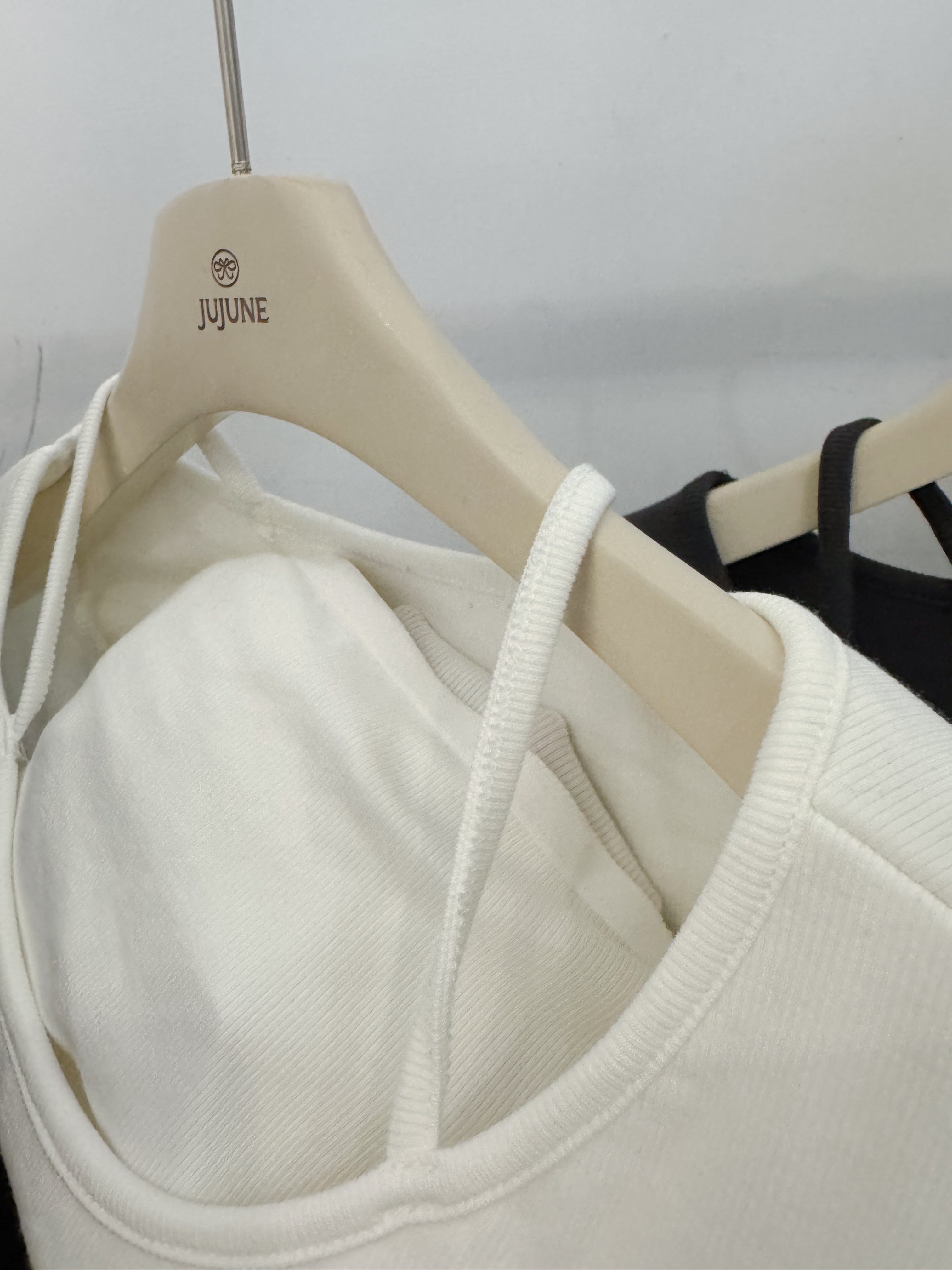 假兩件胸墊彈力上衣