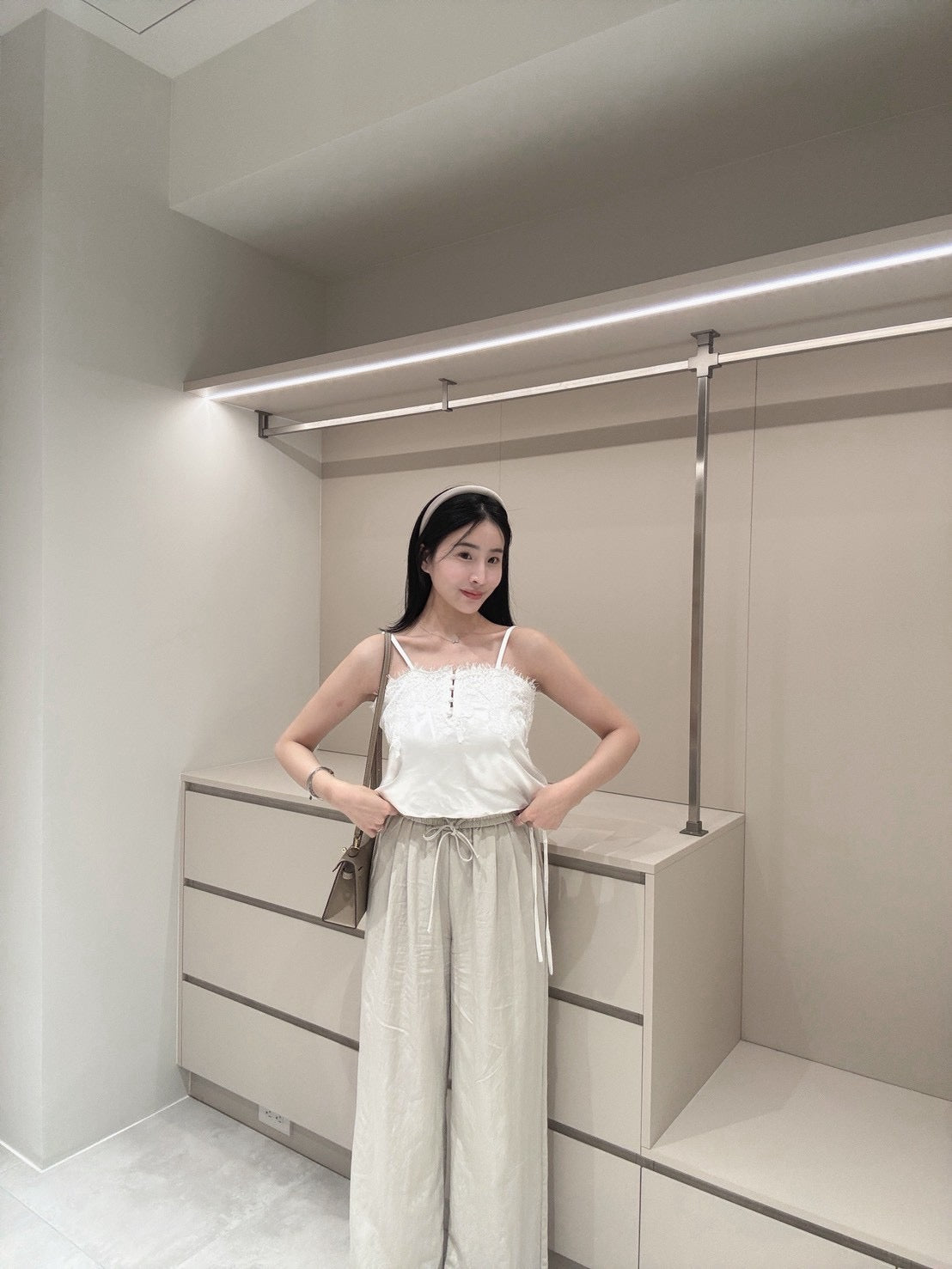 睫毛蕾絲緞面背心