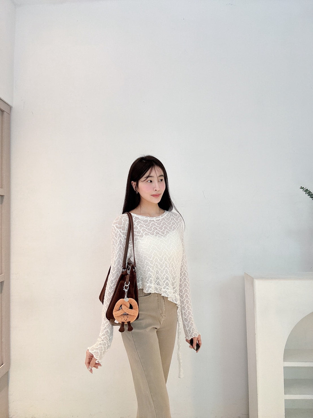 簍空緹花不規則上衣