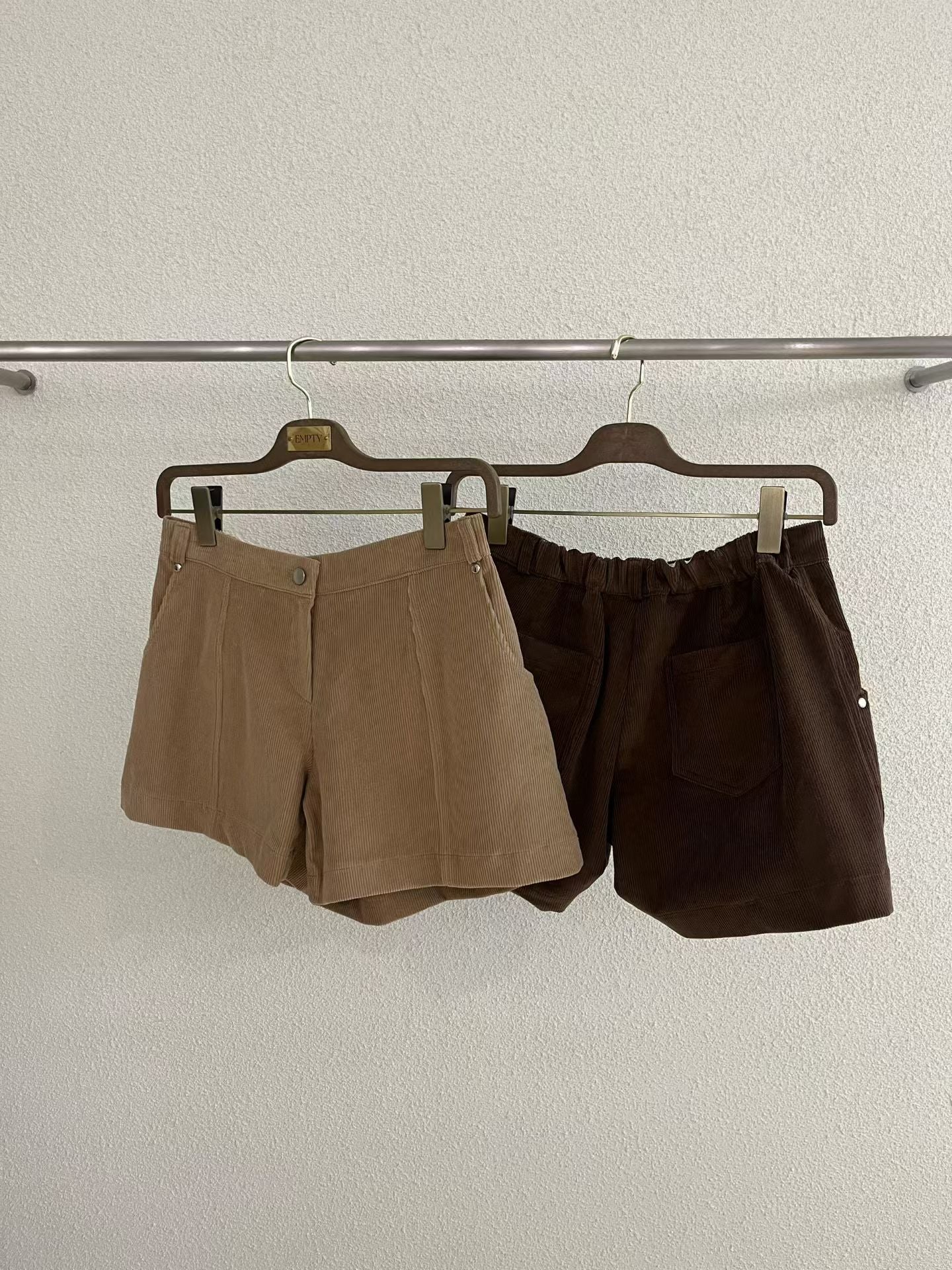 燈芯絨後鬆緊短褲