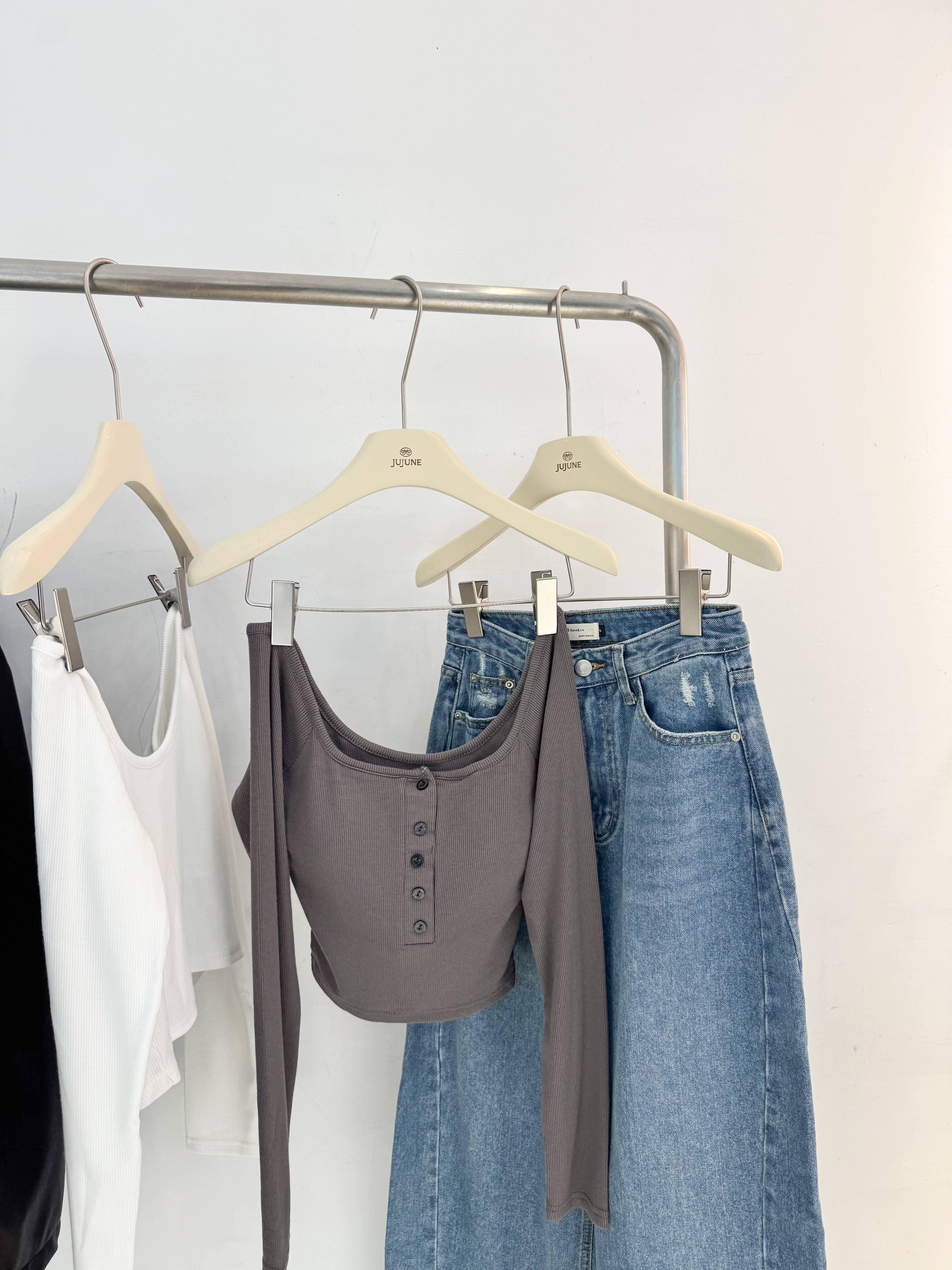 排扣寬領胸墊長袖