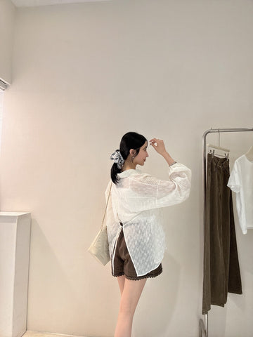 刺繡小花縮口襯衫