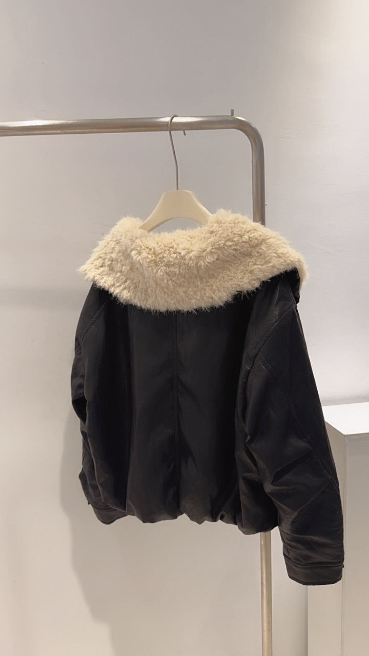 羊羔毛領片軟皮革外套