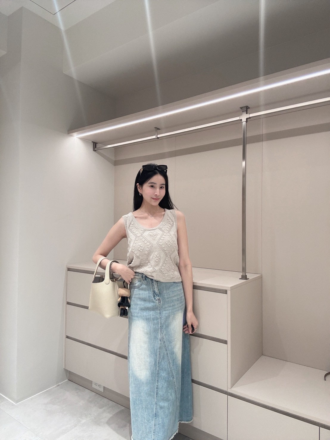 壓紋寬領口質感背心