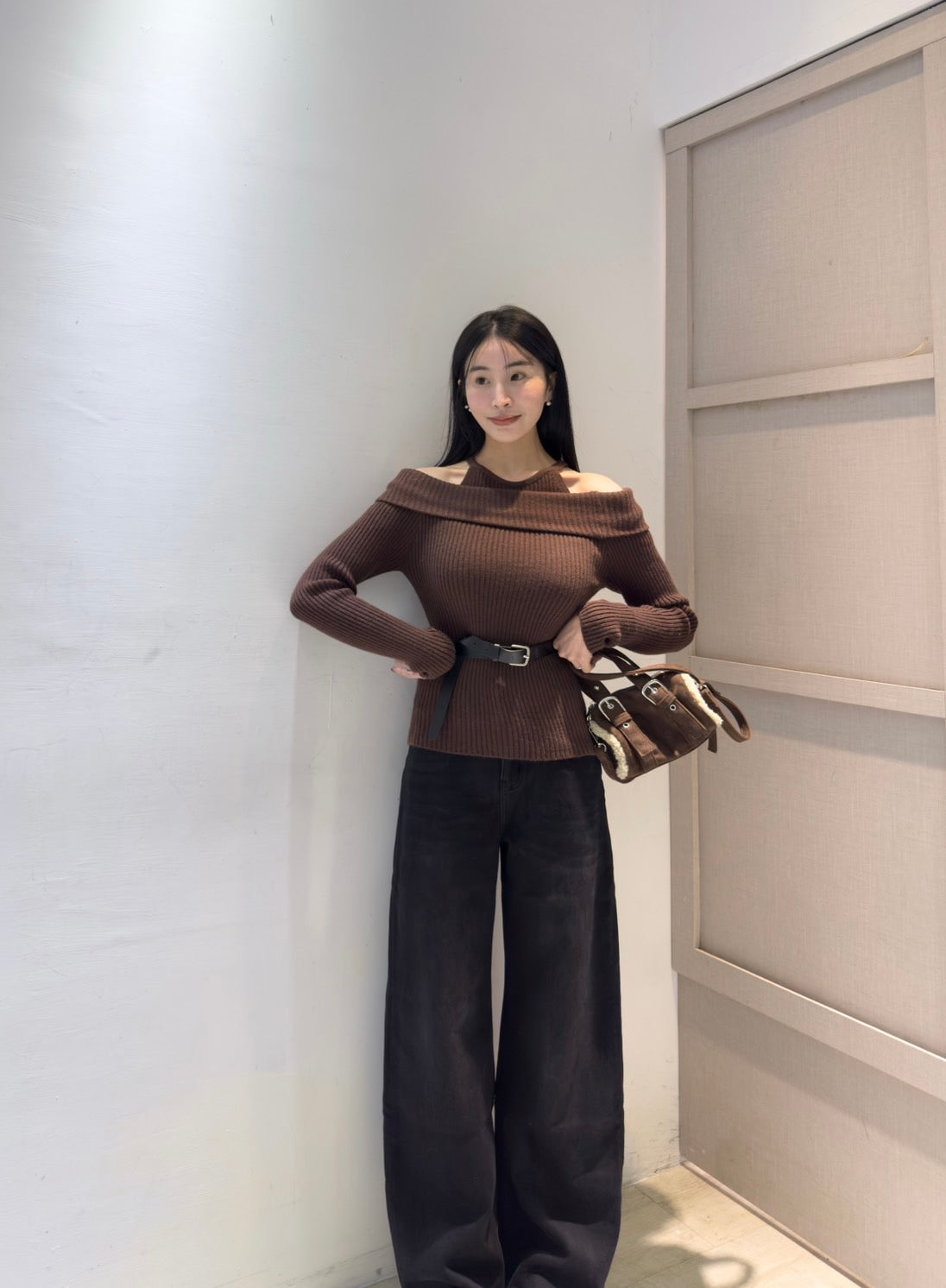 水洗黑刷絨落地褲