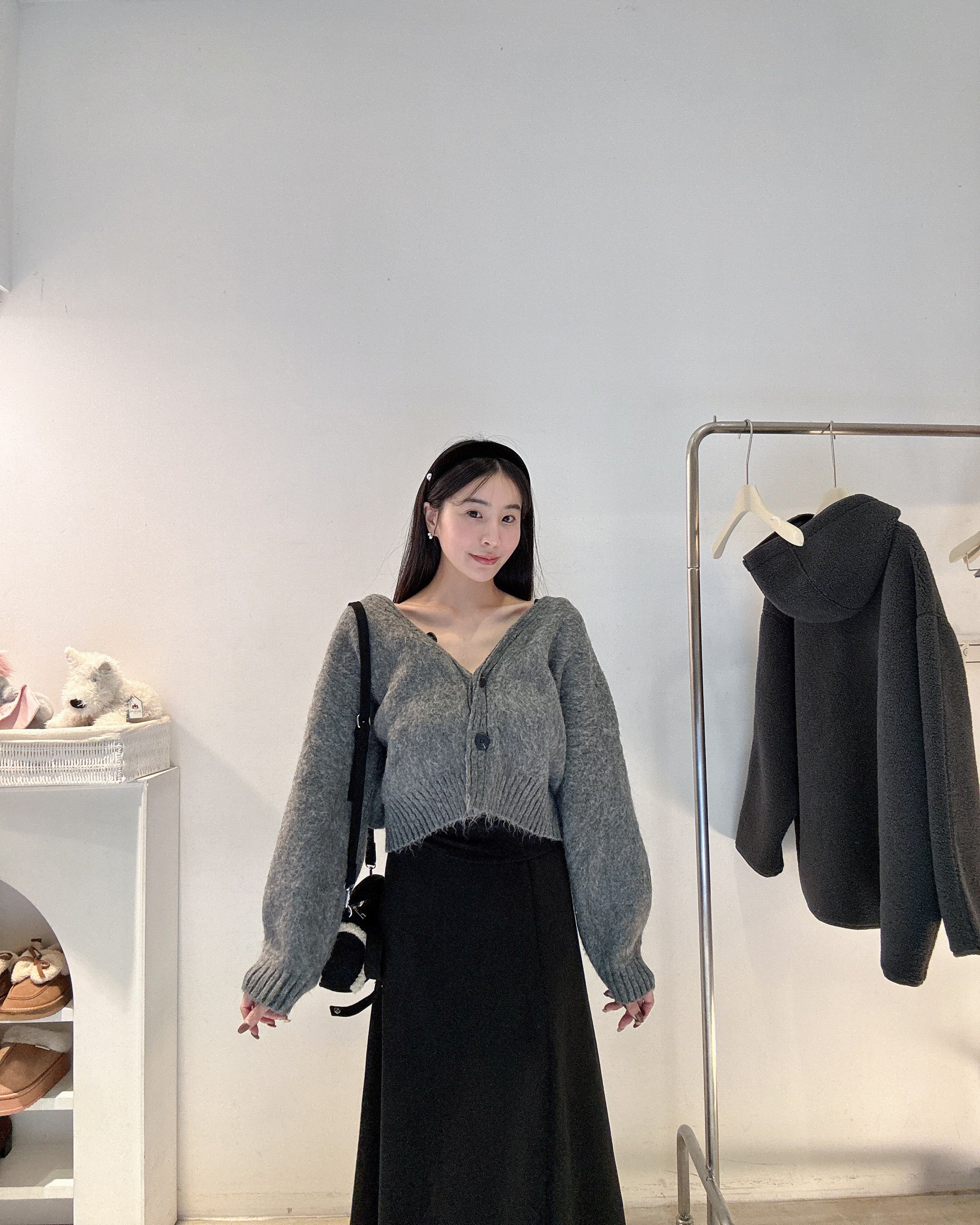 柔軟羊絨排扣針織衫